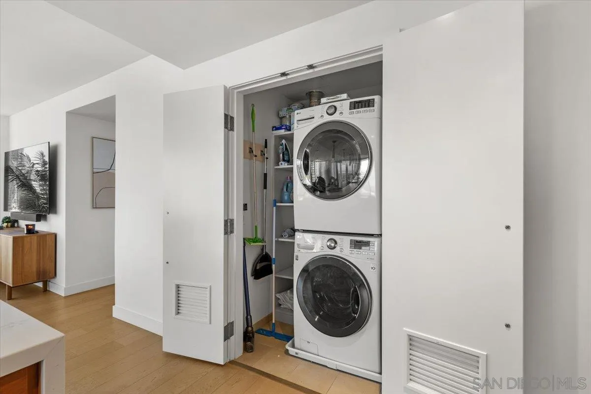 888 W E Street Unit 1001