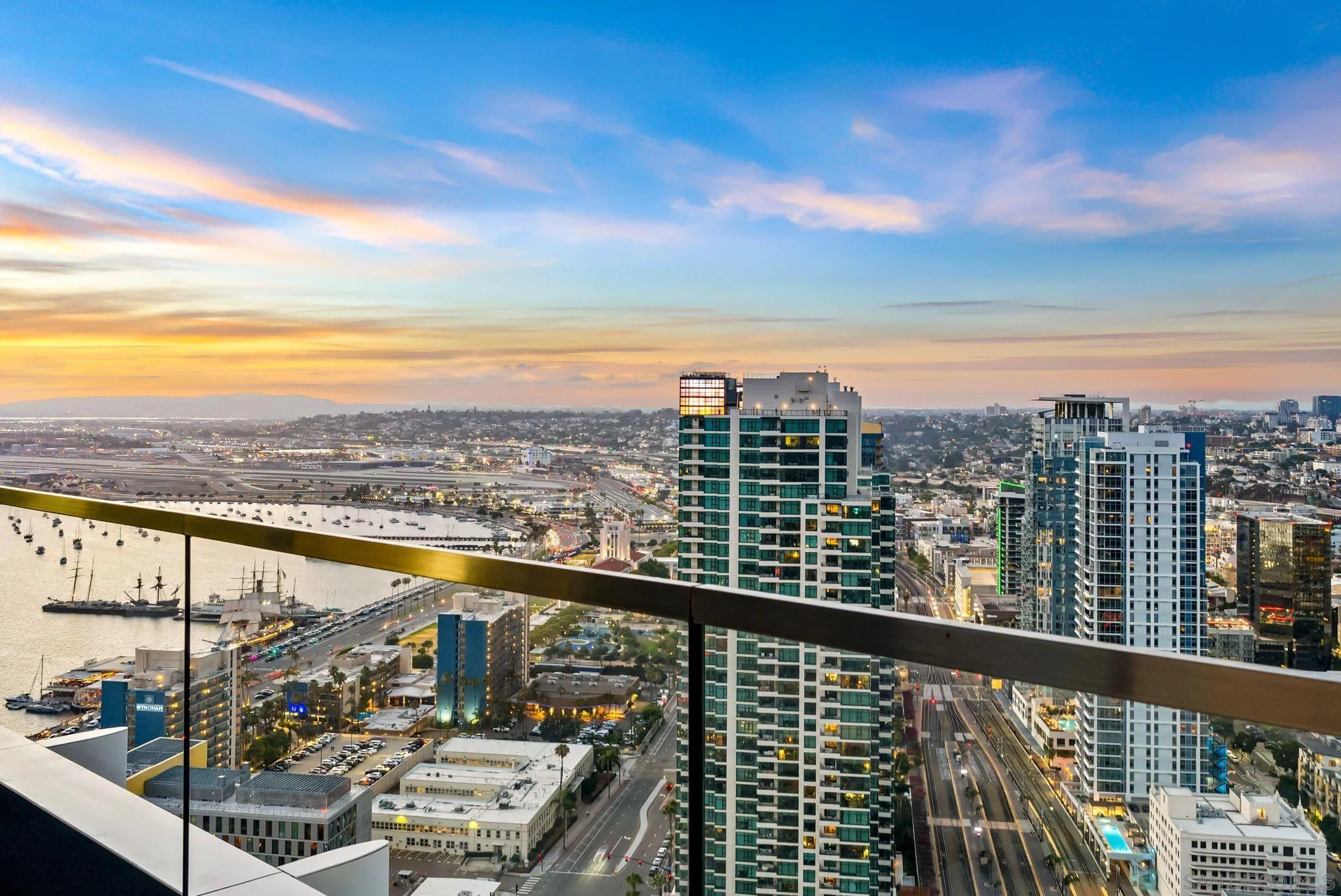888 W E Street Unit 3904