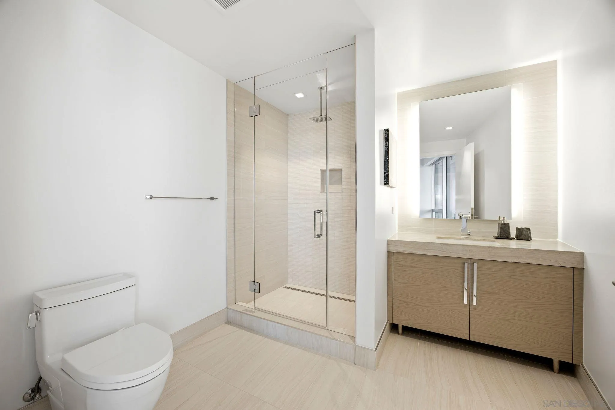 888 W E Street Unit 3904