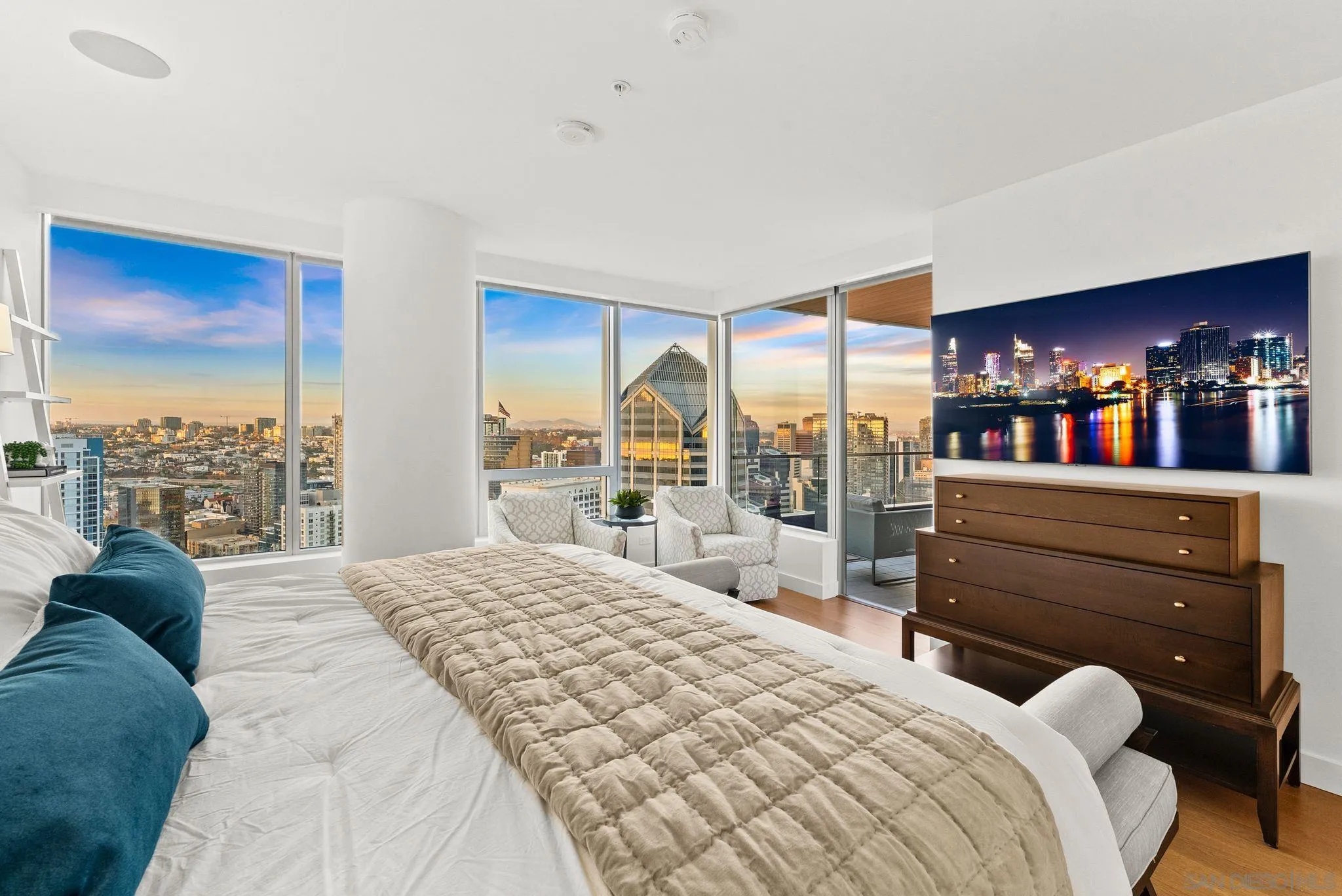 888 W E Street Unit 3904
