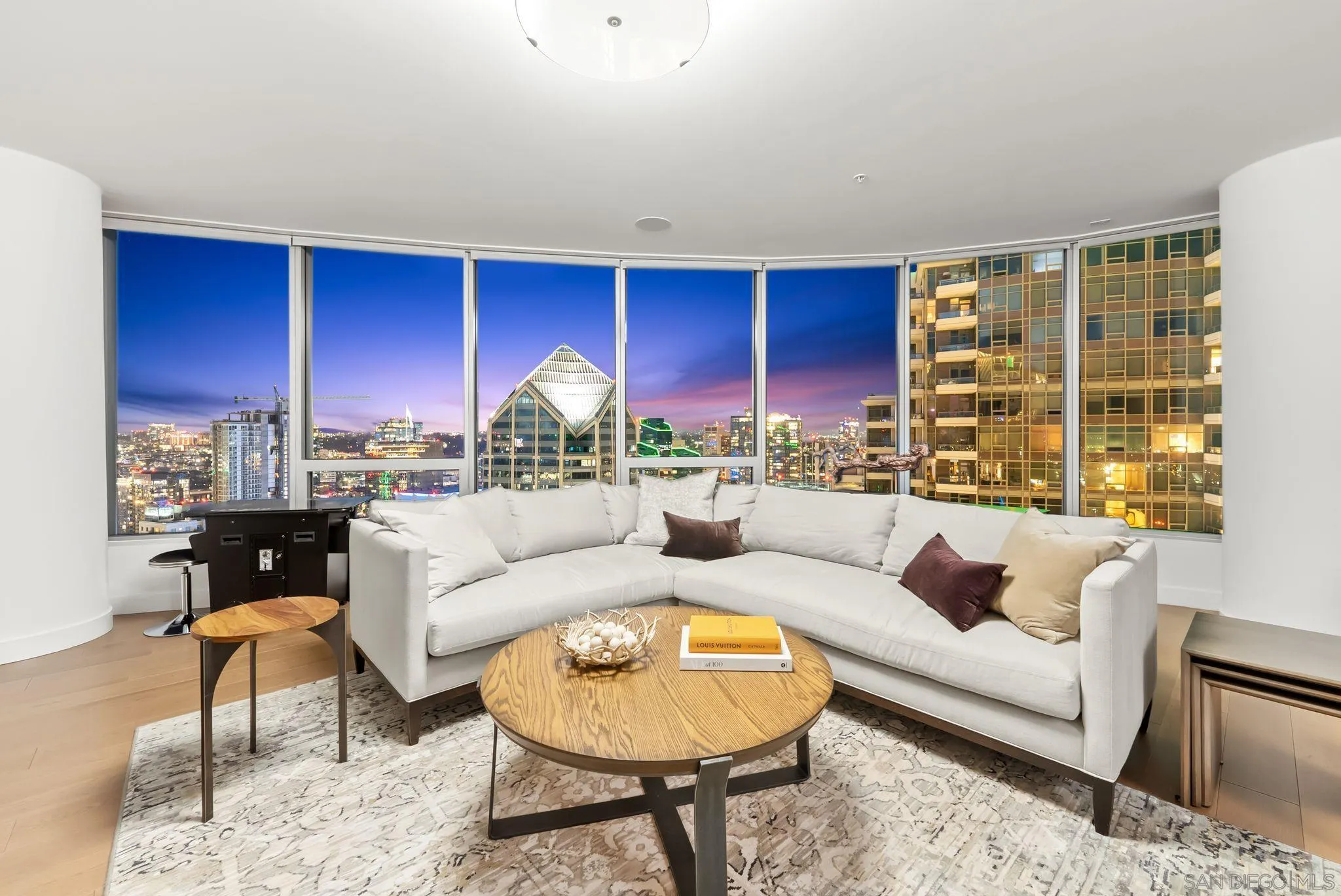 888 W E Street Unit 3904
