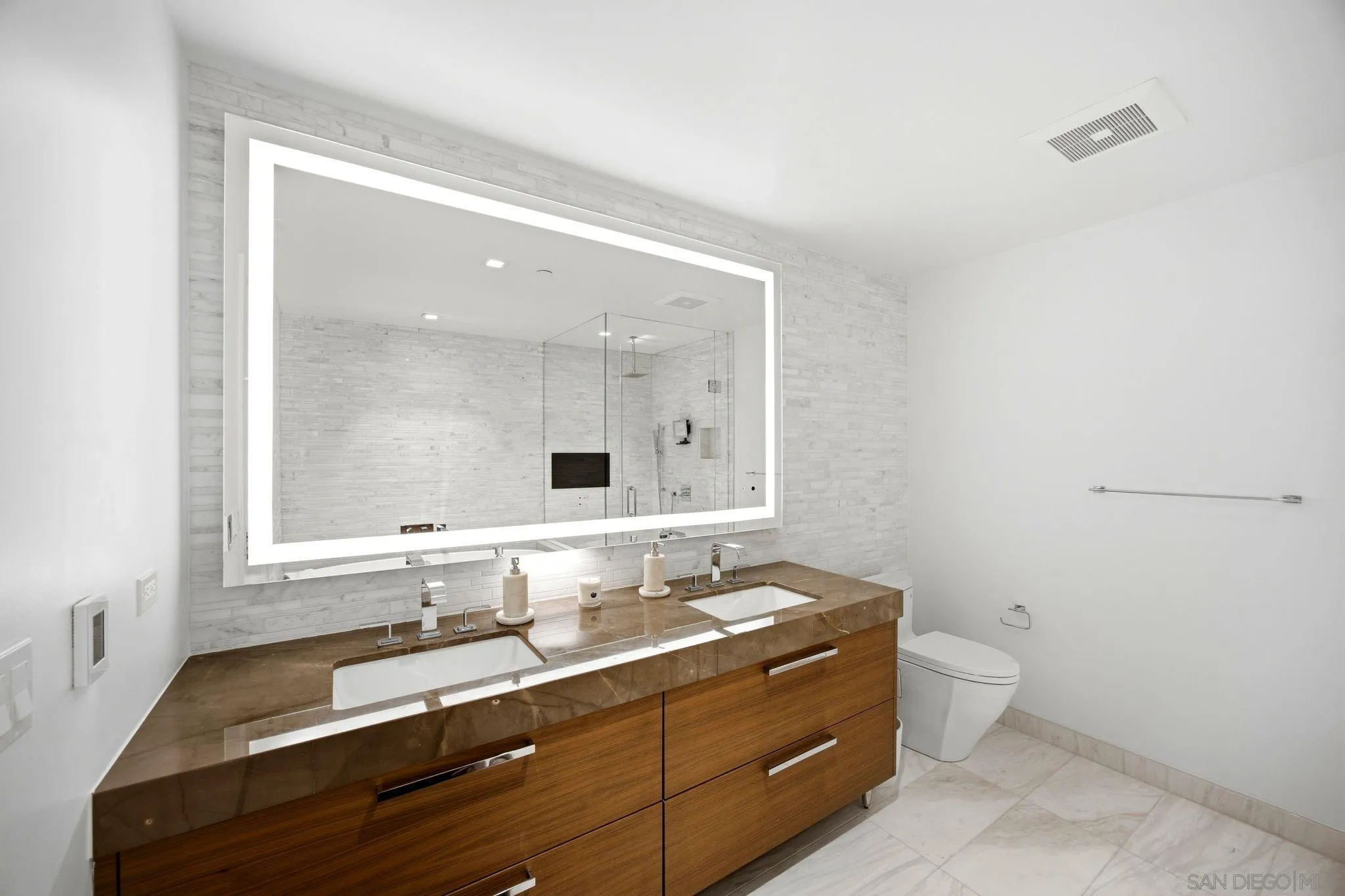 888 W E Street Unit 3904