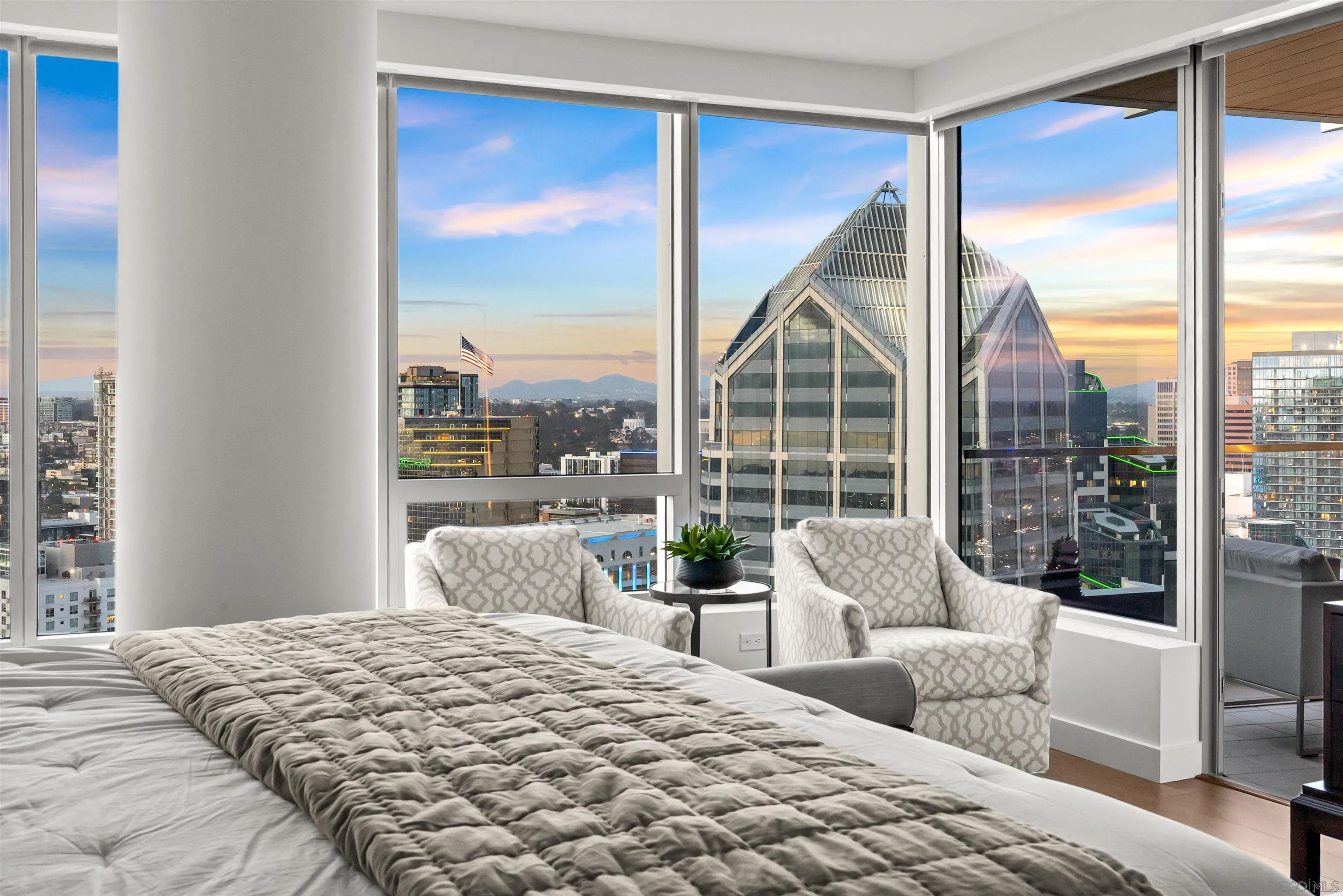888 W E Street Unit 3904