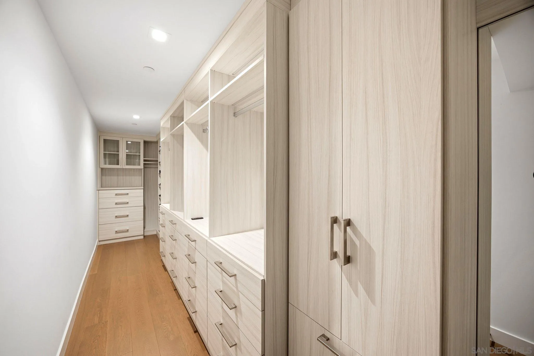 888 W E Street Unit 3904