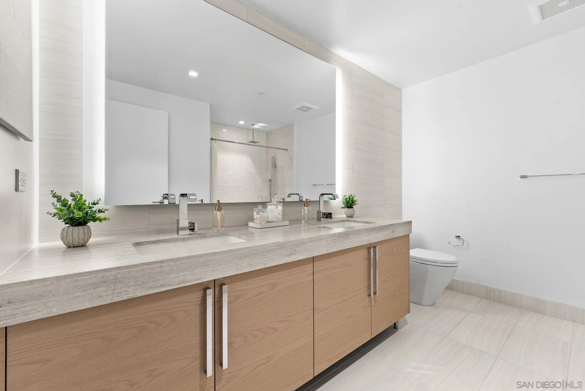 888 W E Street Unit 3904