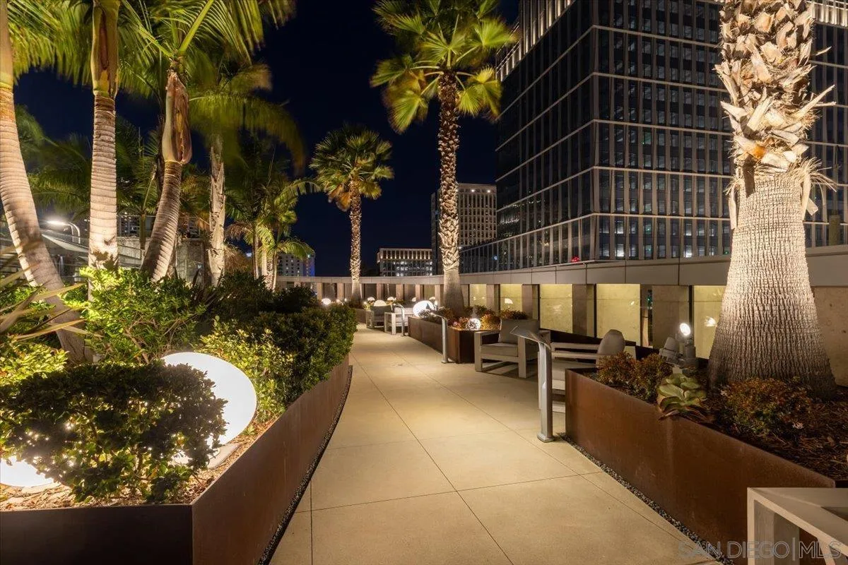888 W E Street Unit 3502