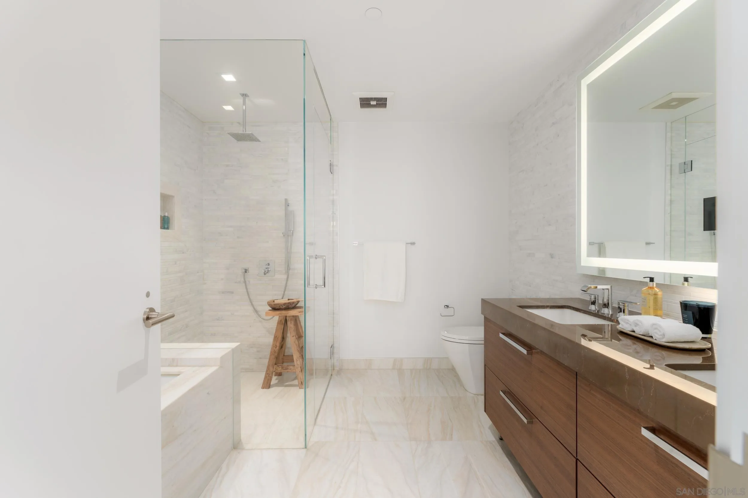 888 W E Street Unit 2105
