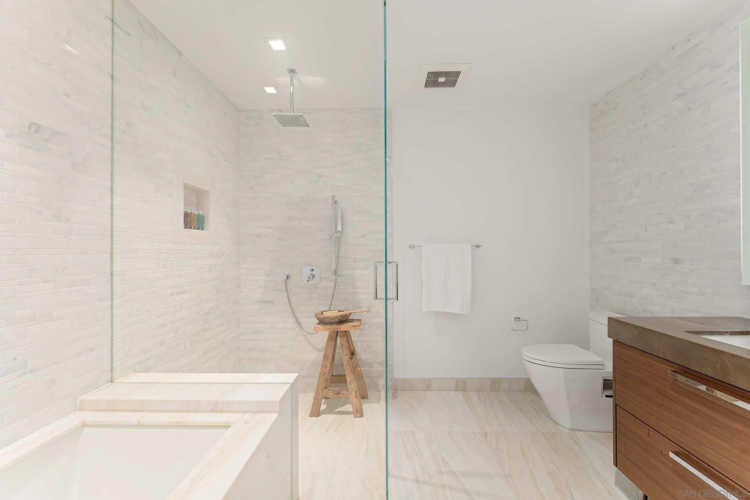 888 W E Street Unit 2105