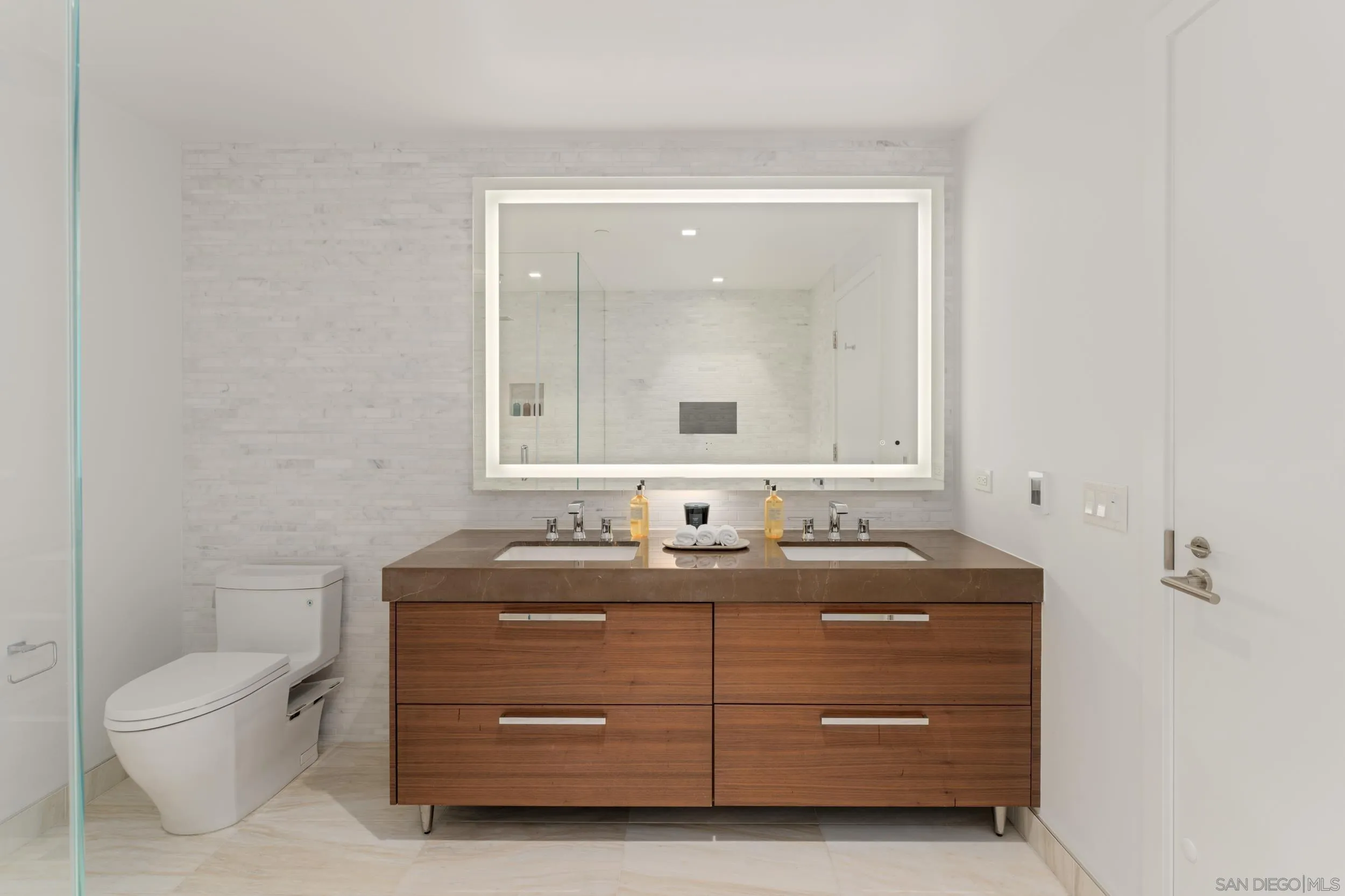 888 W E Street Unit 2105