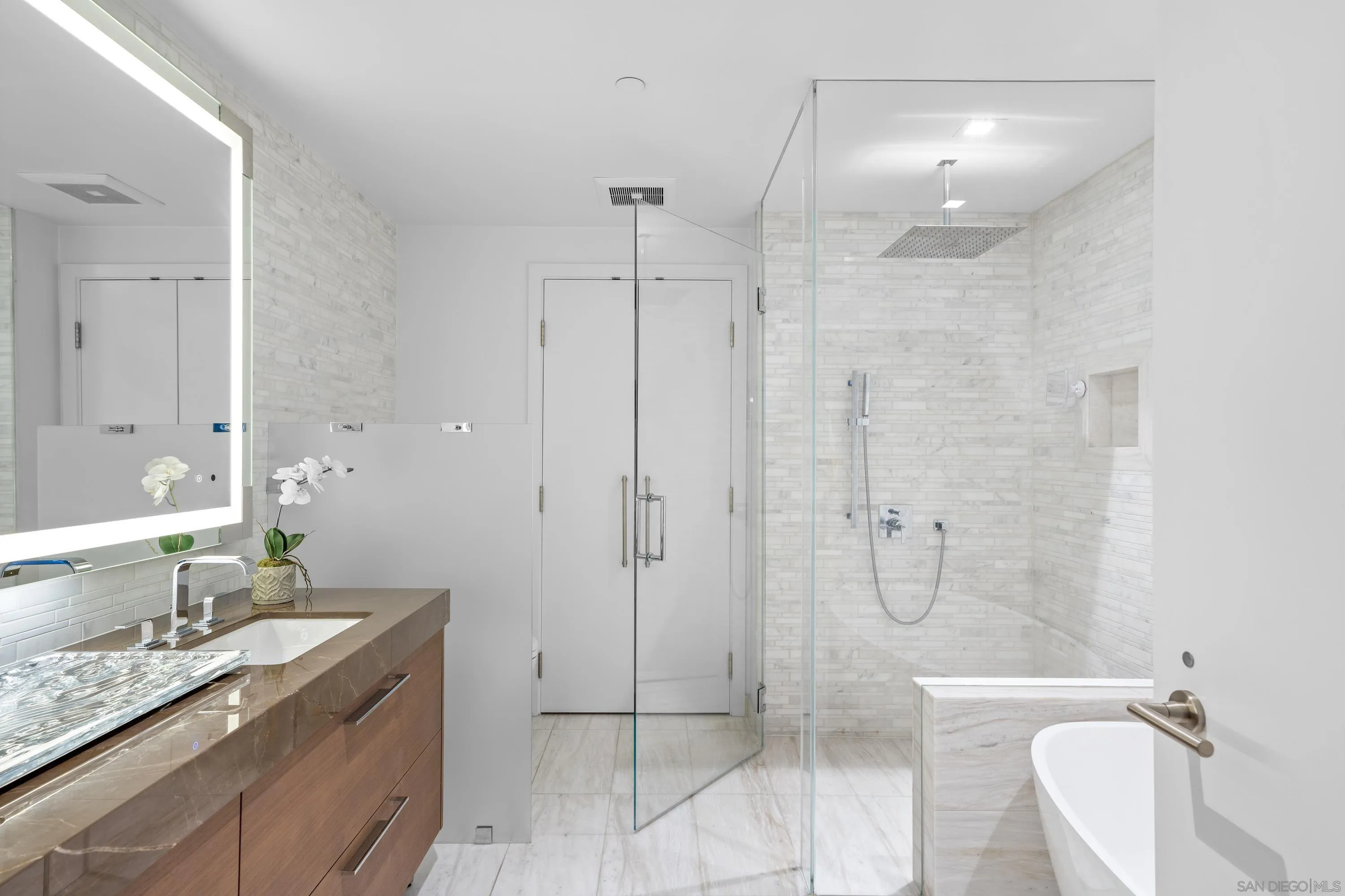 888 W E Street Unit 3301