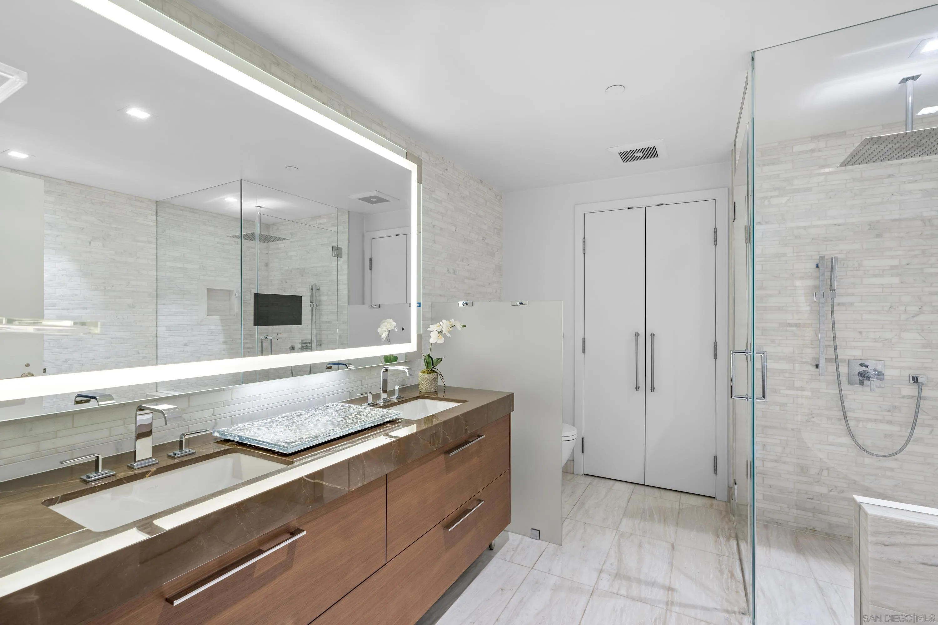 888 W E Street Unit 3301