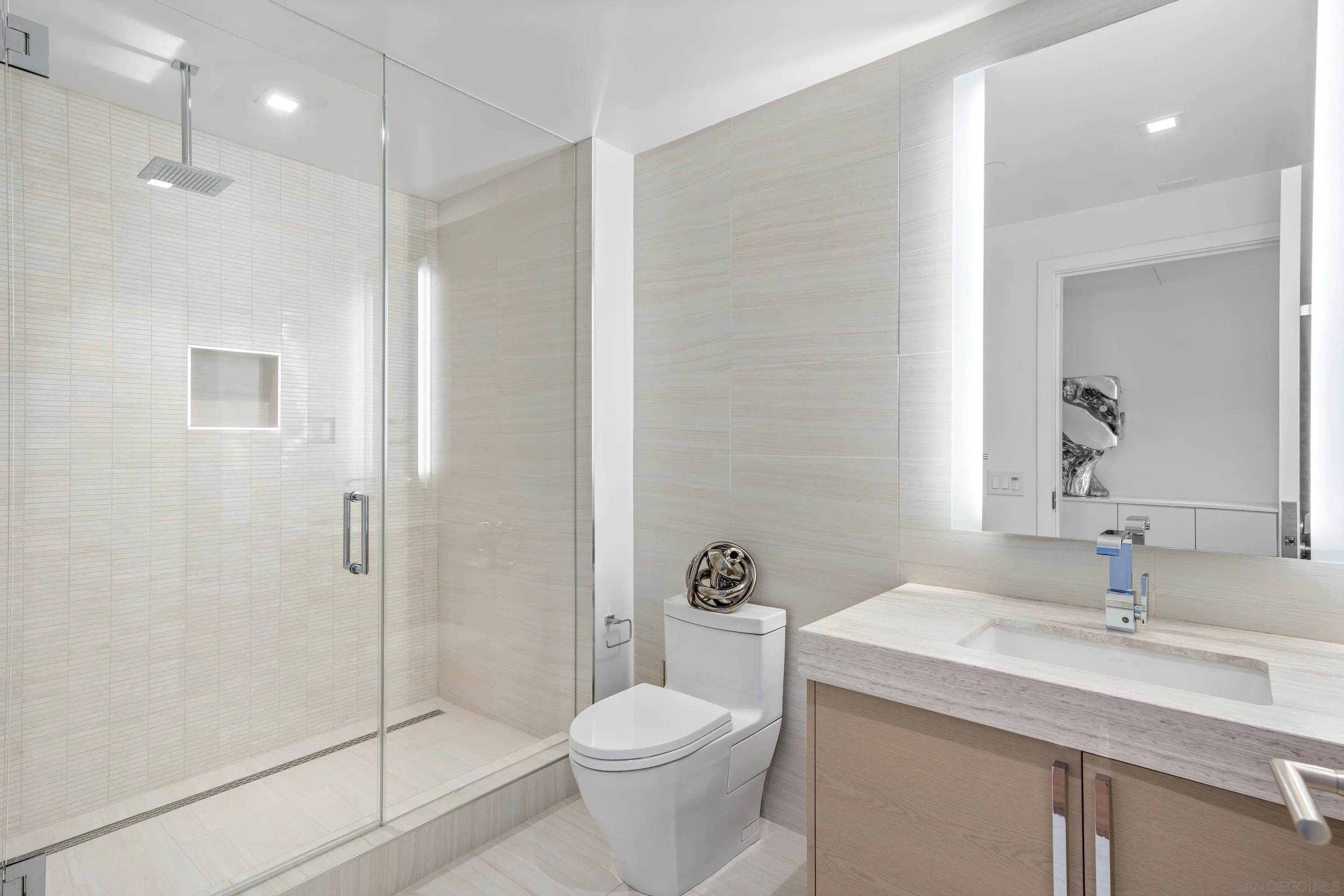 888 W E Street Unit 3301