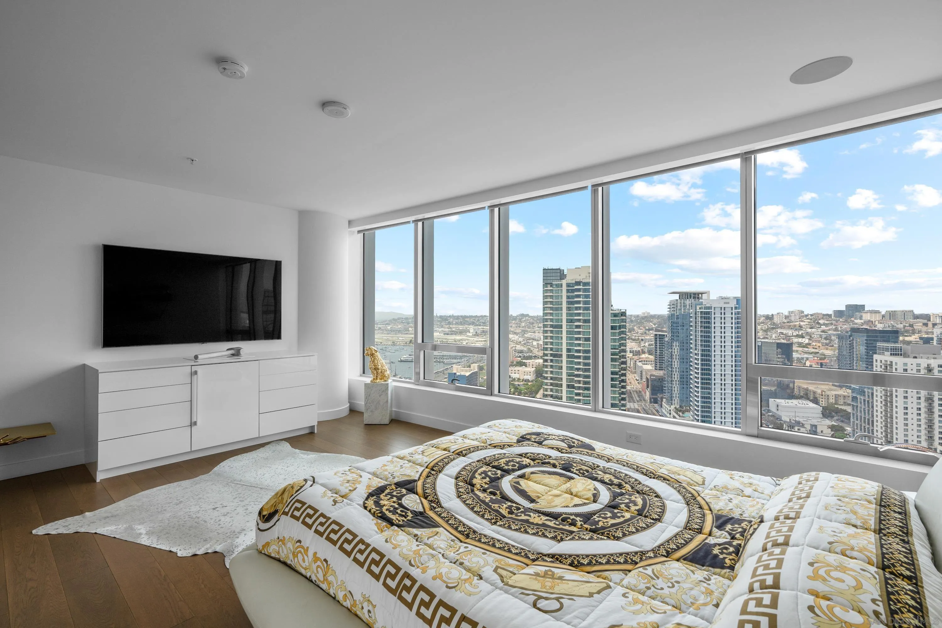 888 W E Street Unit 3301