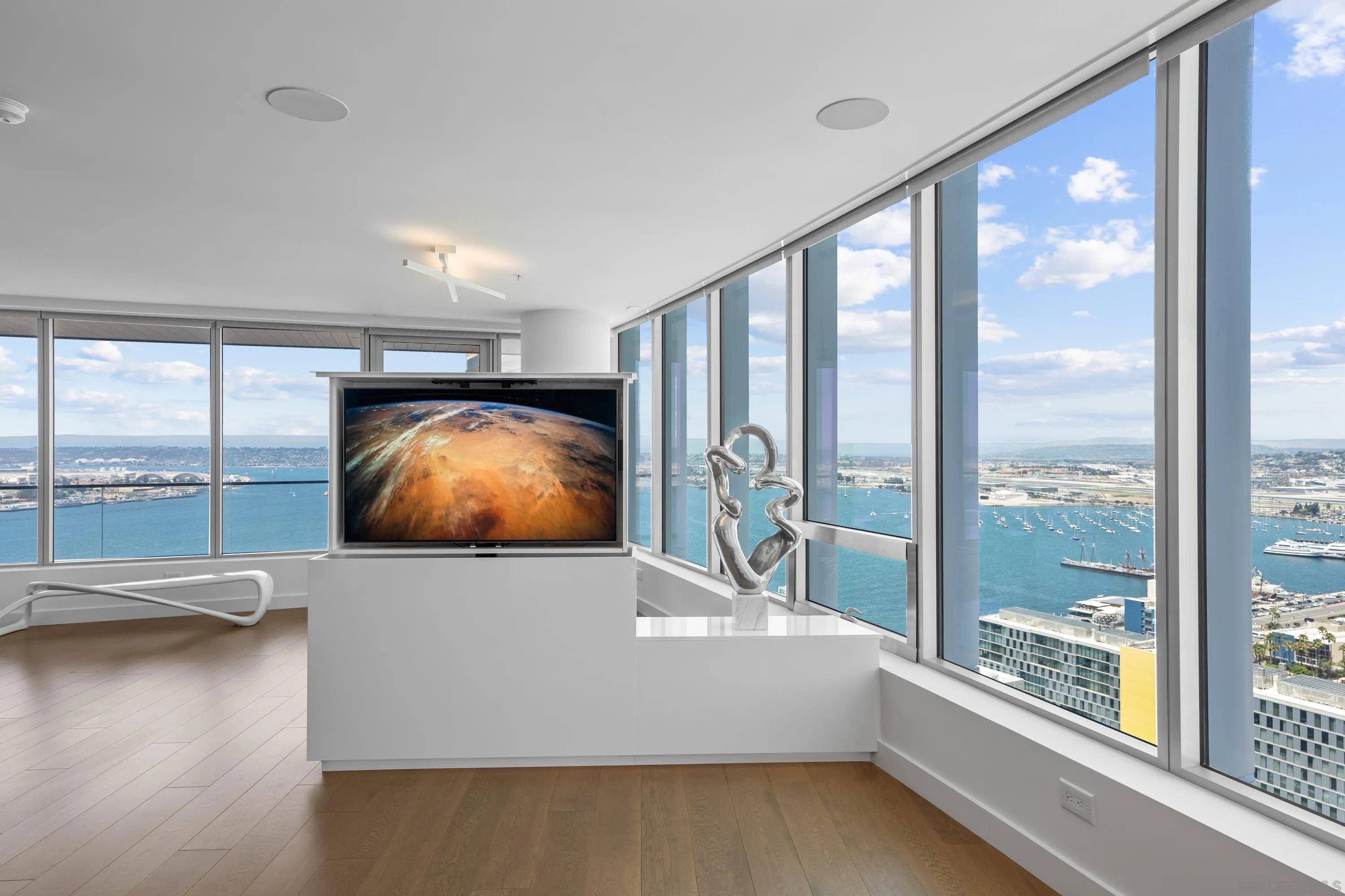 888 W E Street Unit 3301