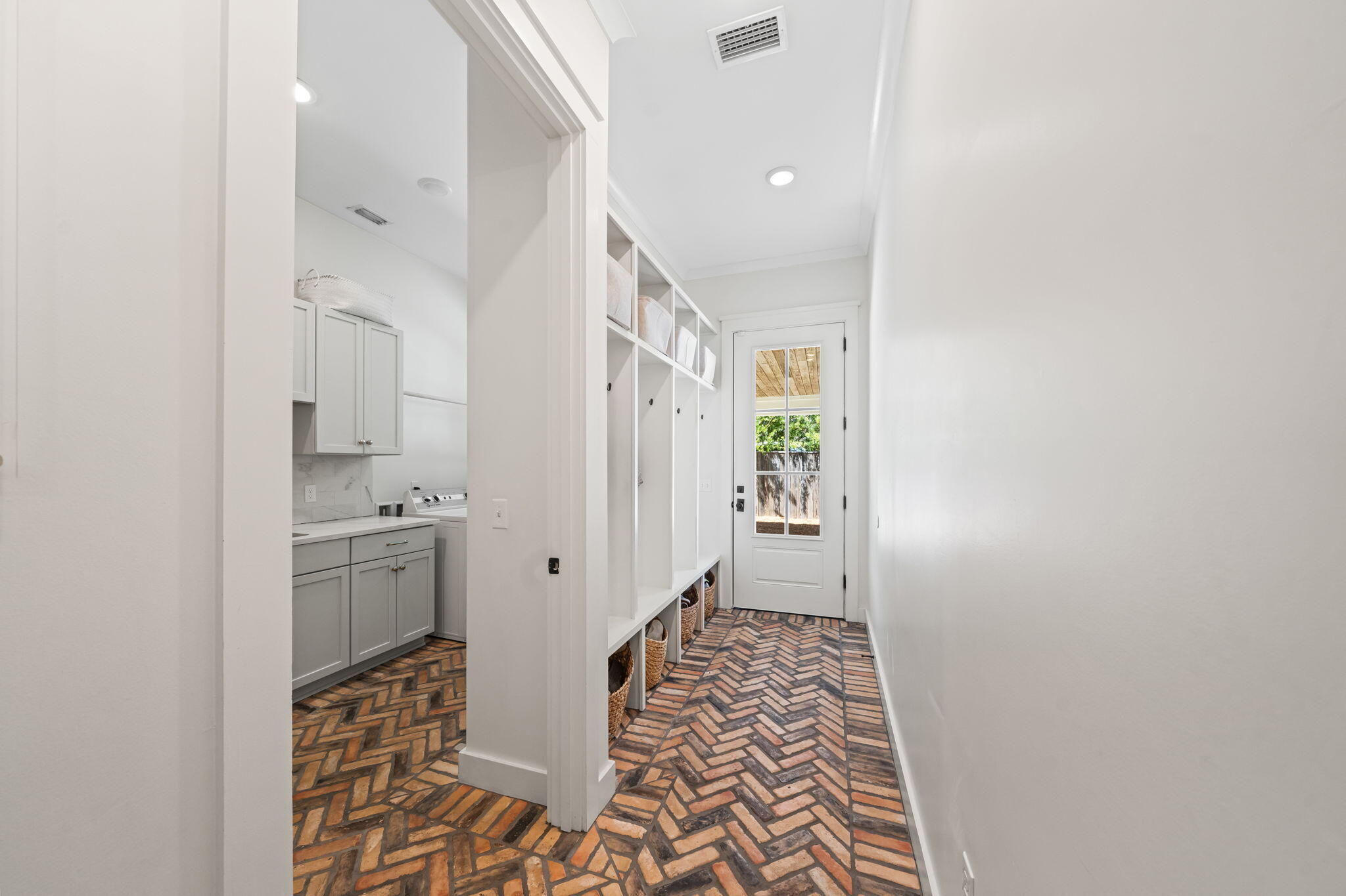 578 W Point Washington Road