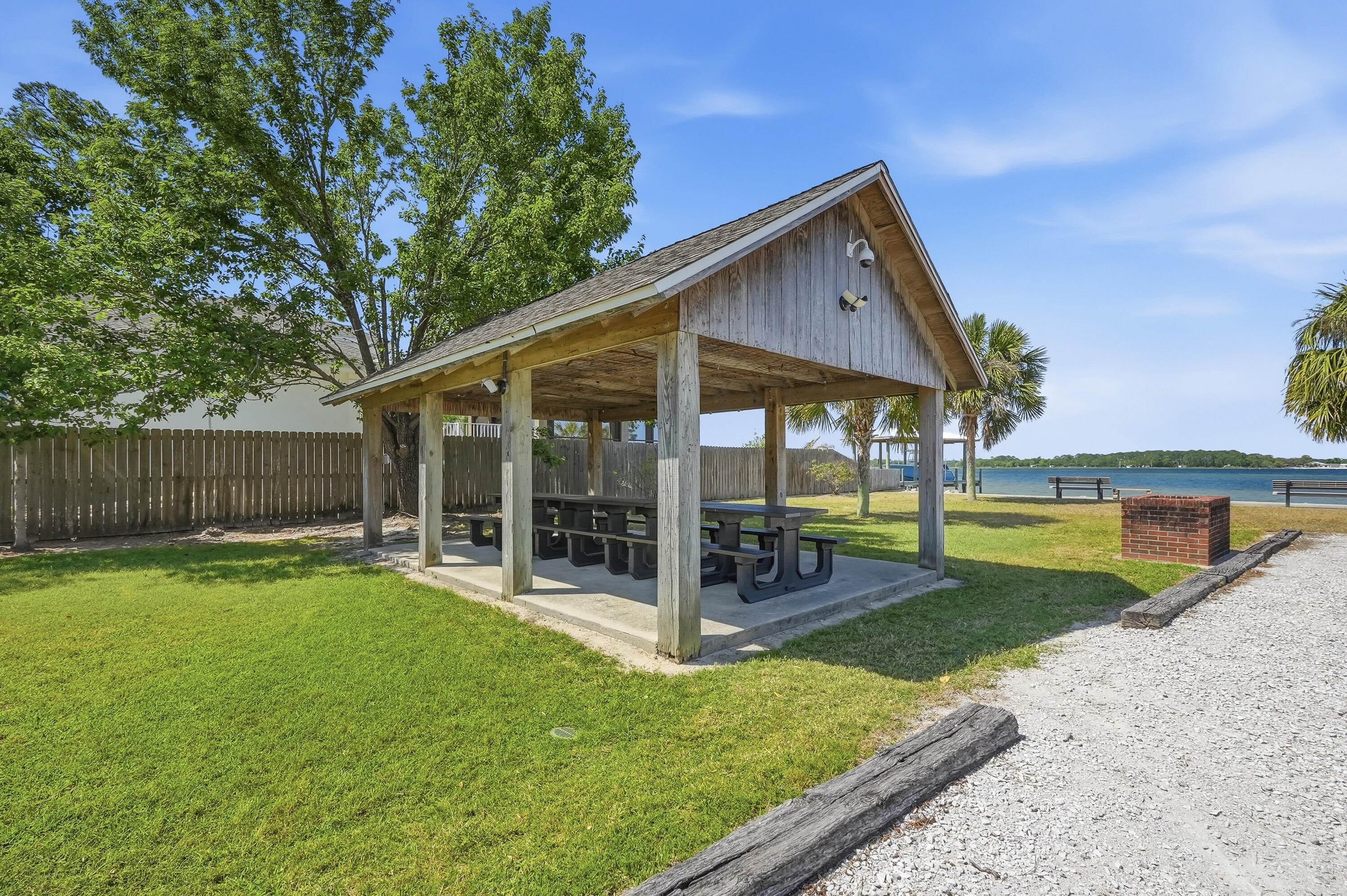 102 Dana Pointe