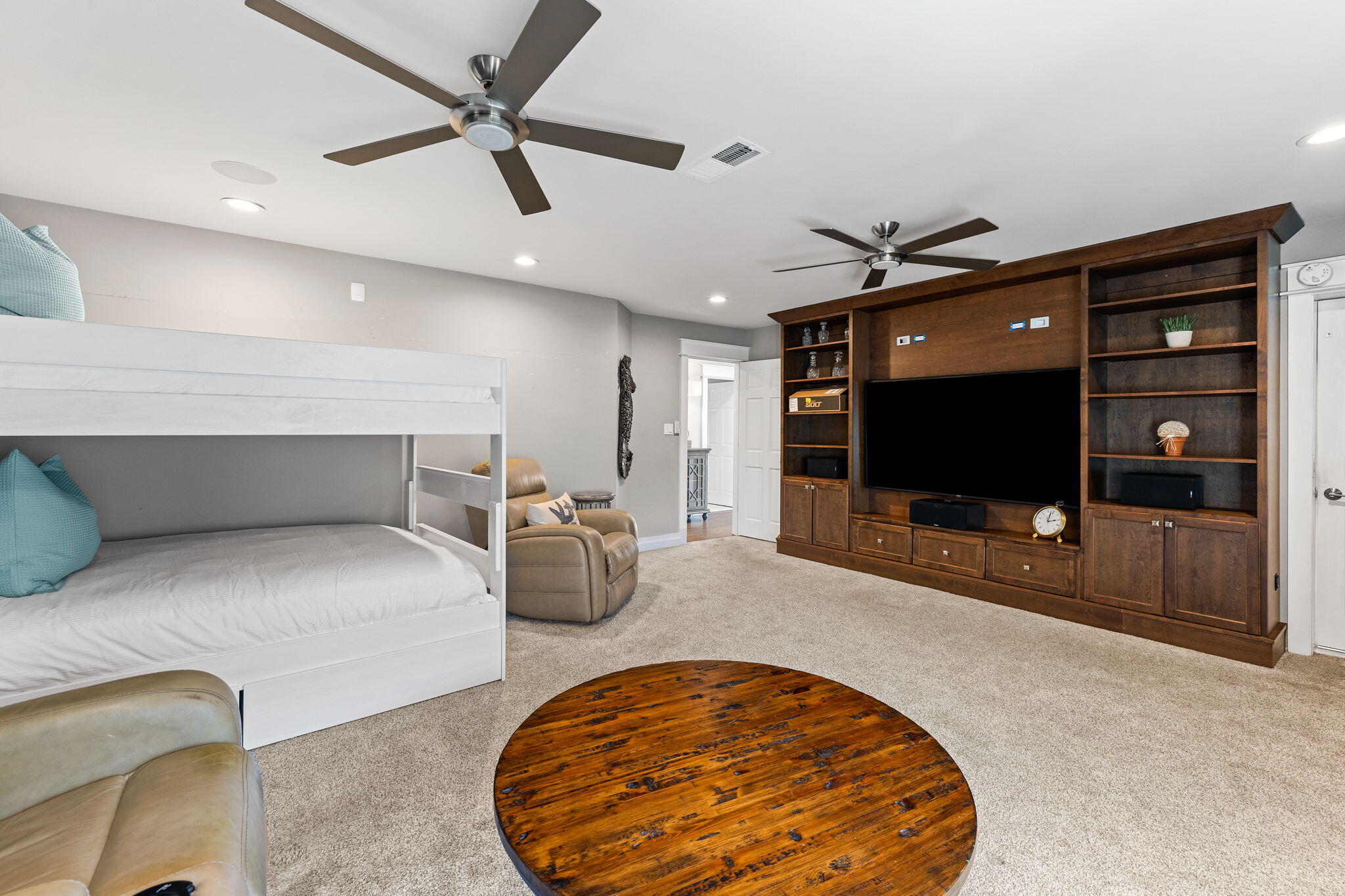211 Pelican Circle