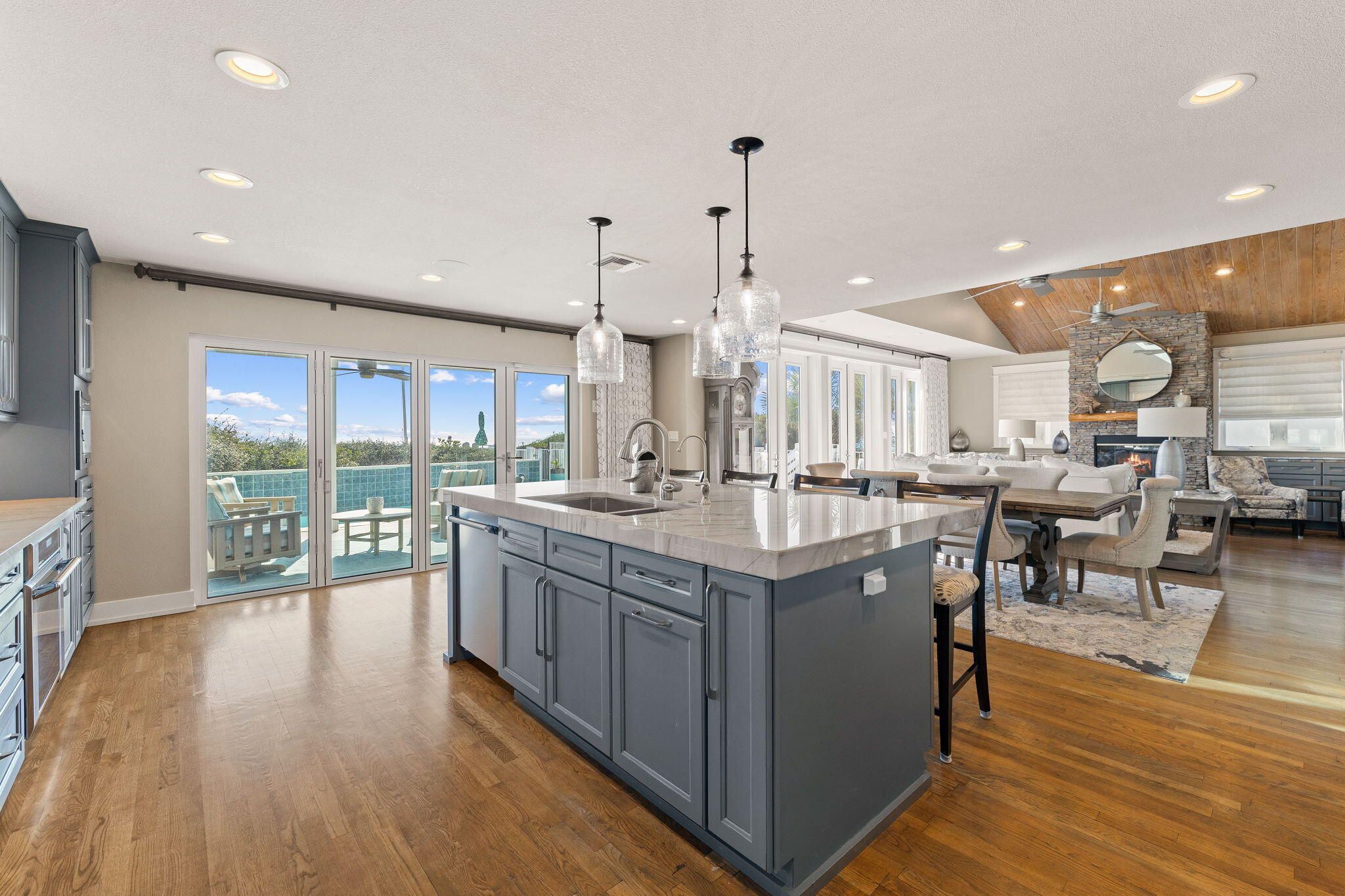 211 Pelican Circle