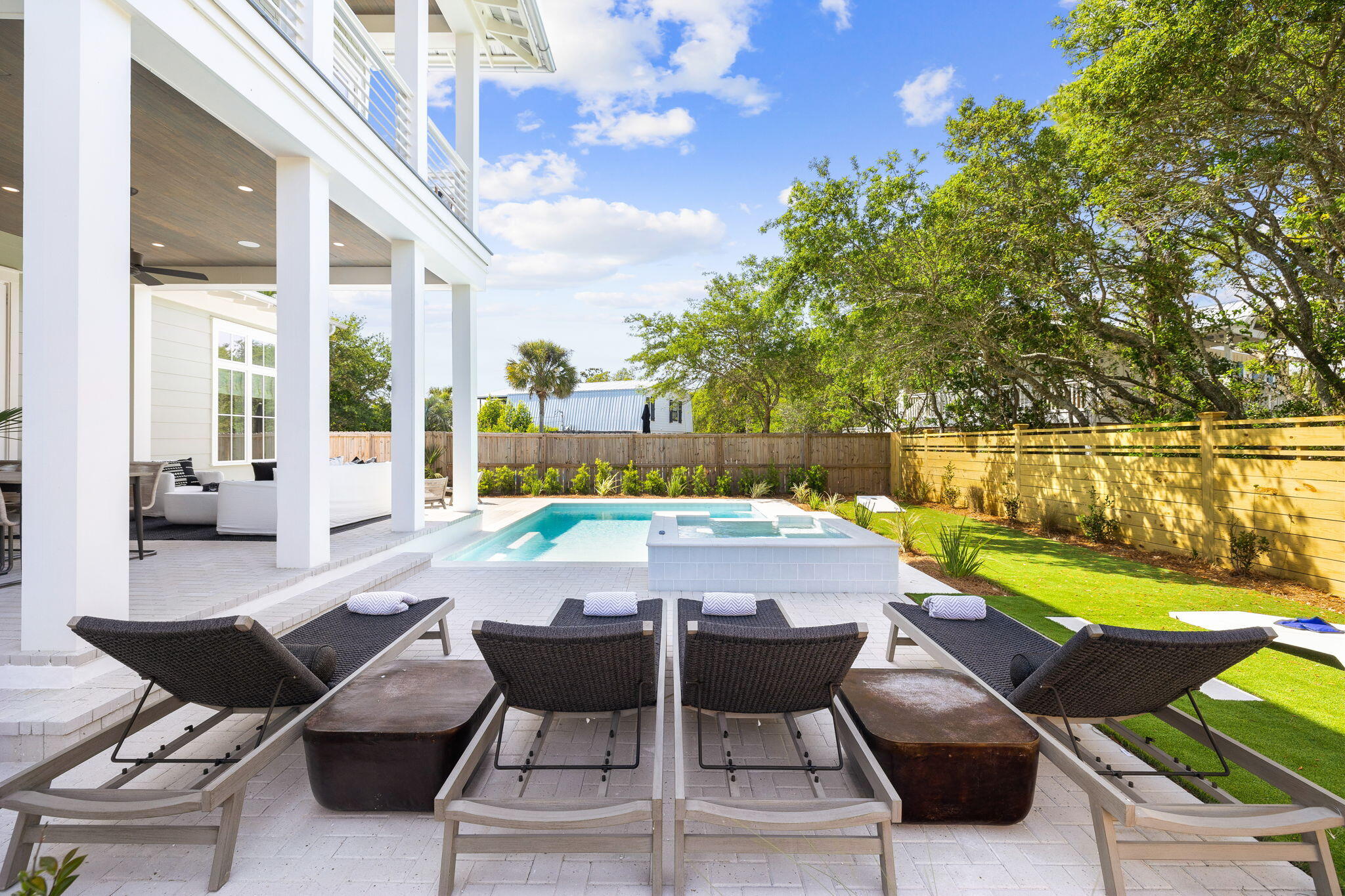 240 Lakeview Drive