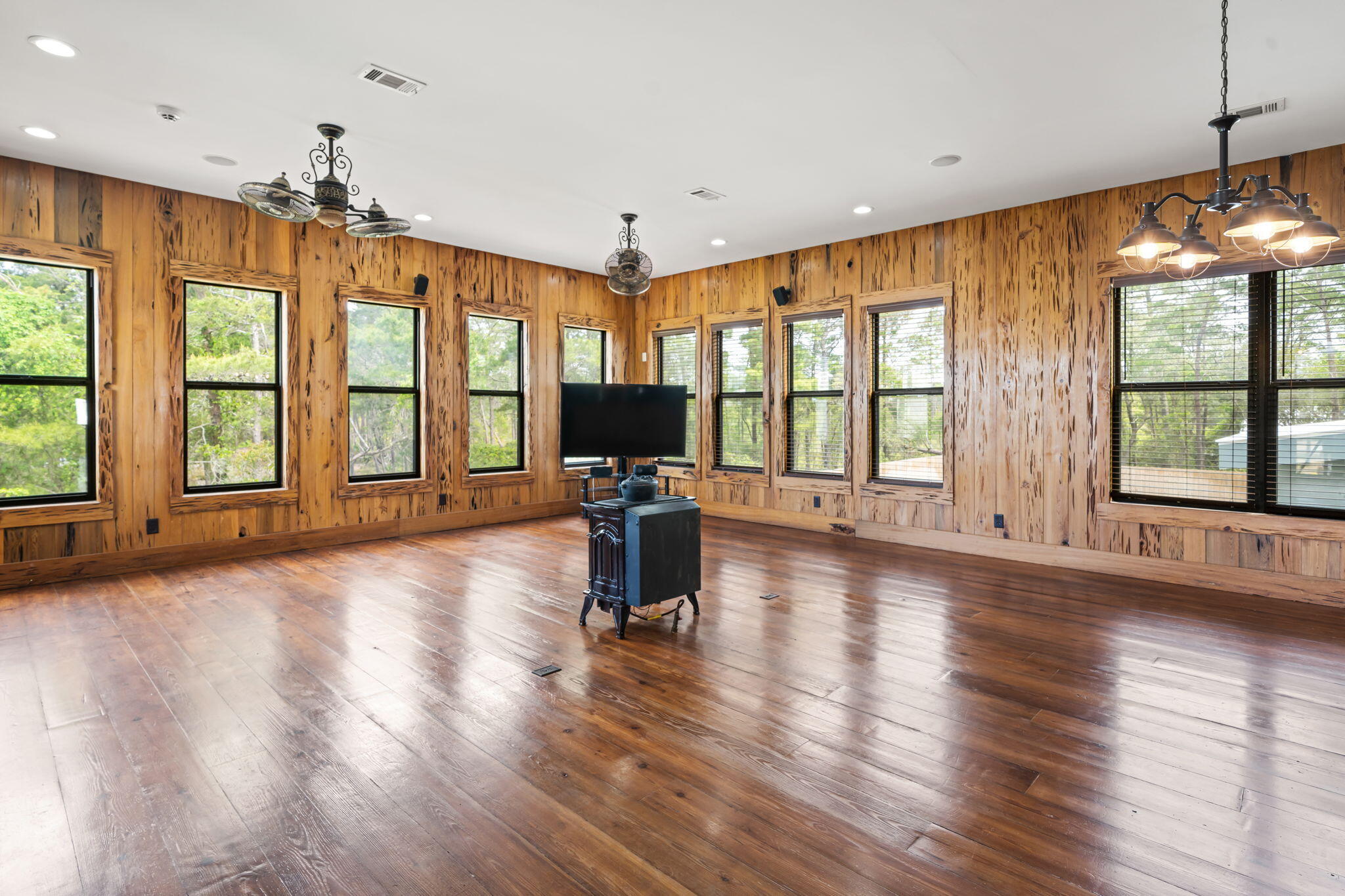 11 Woodland Drive