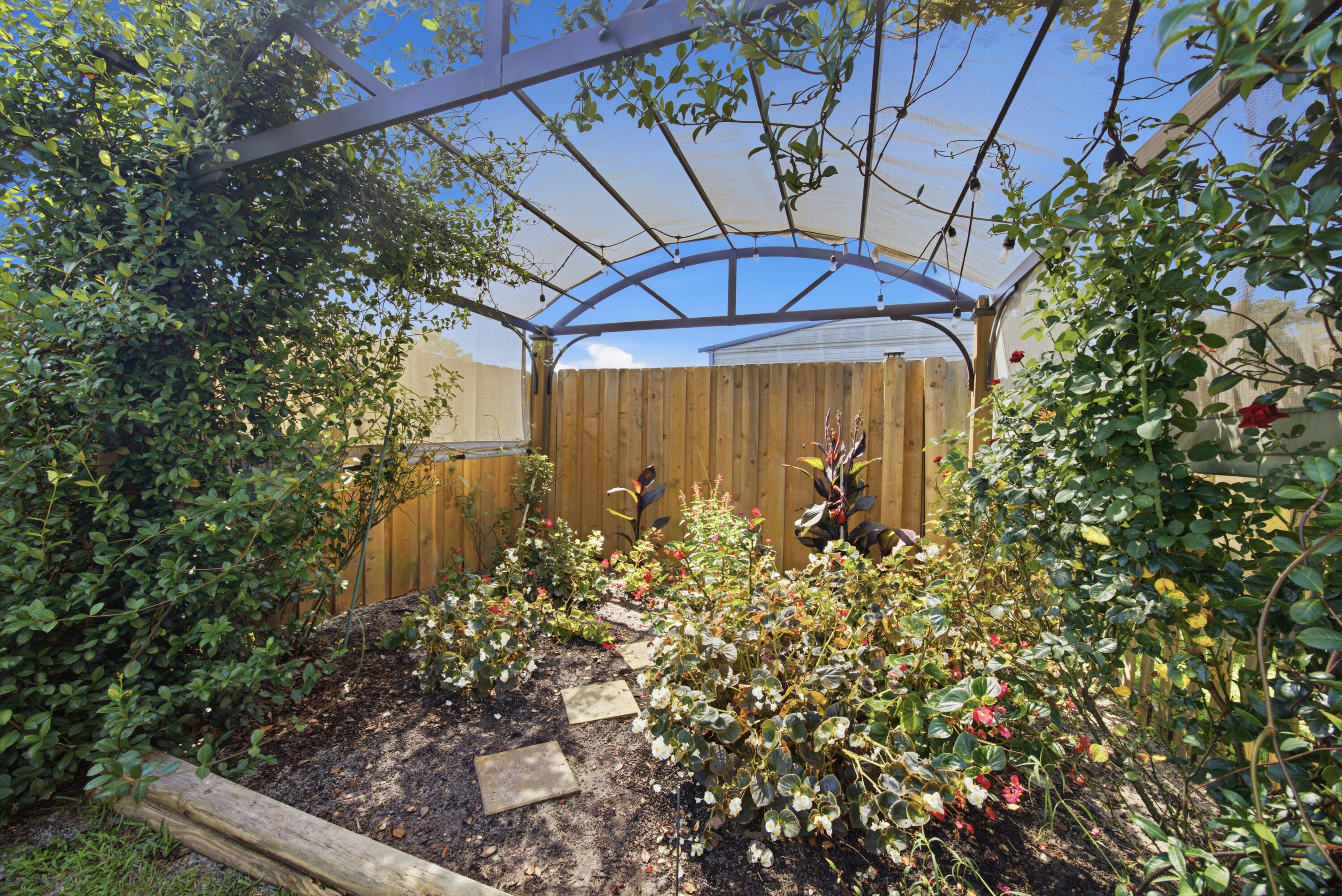 325 Echo Circle