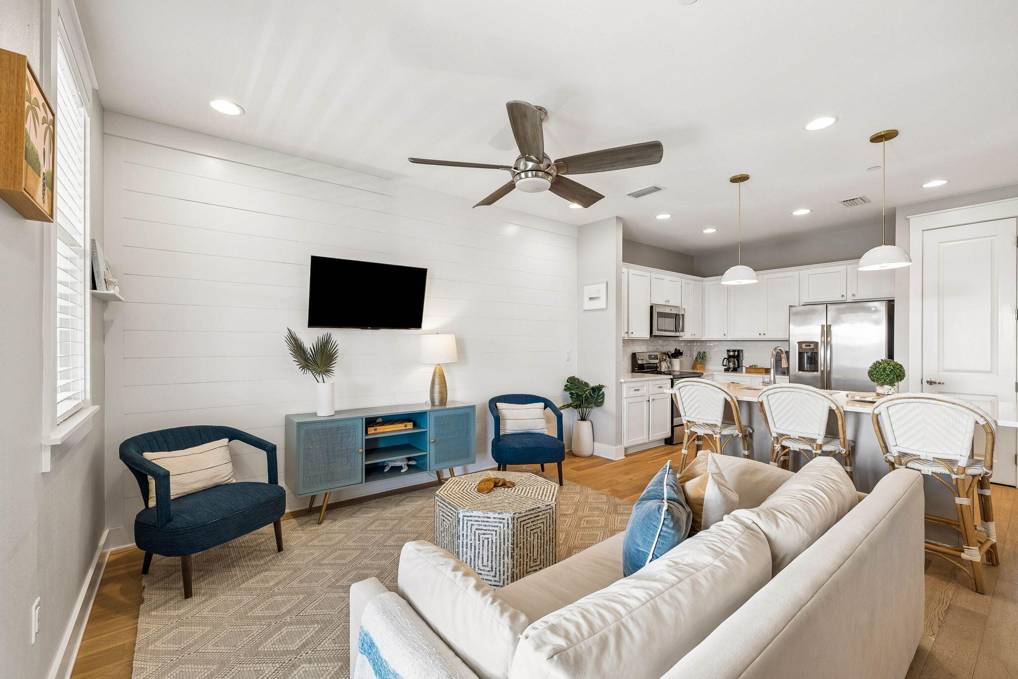 4923 E County Highway 30A E104