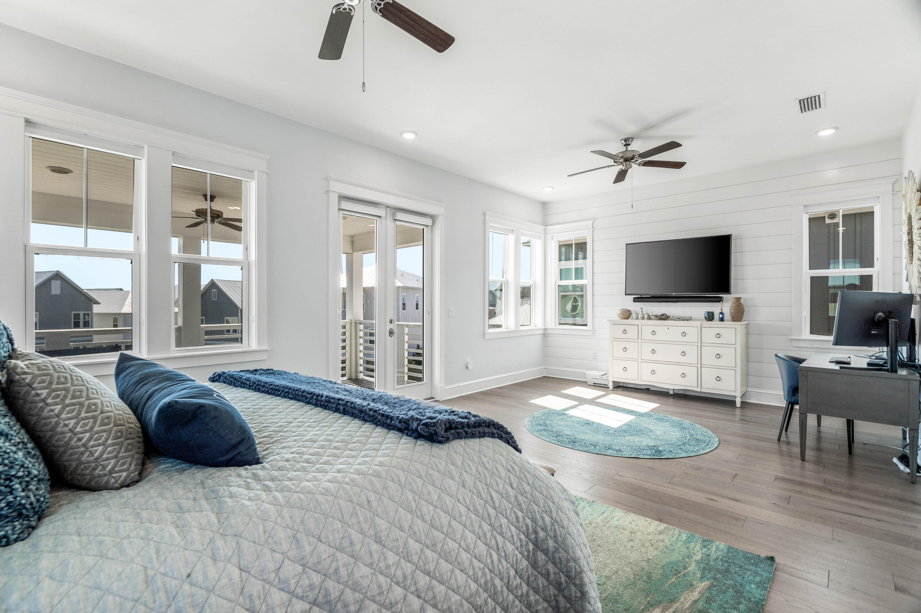 15 W Crabbing Hole Lane