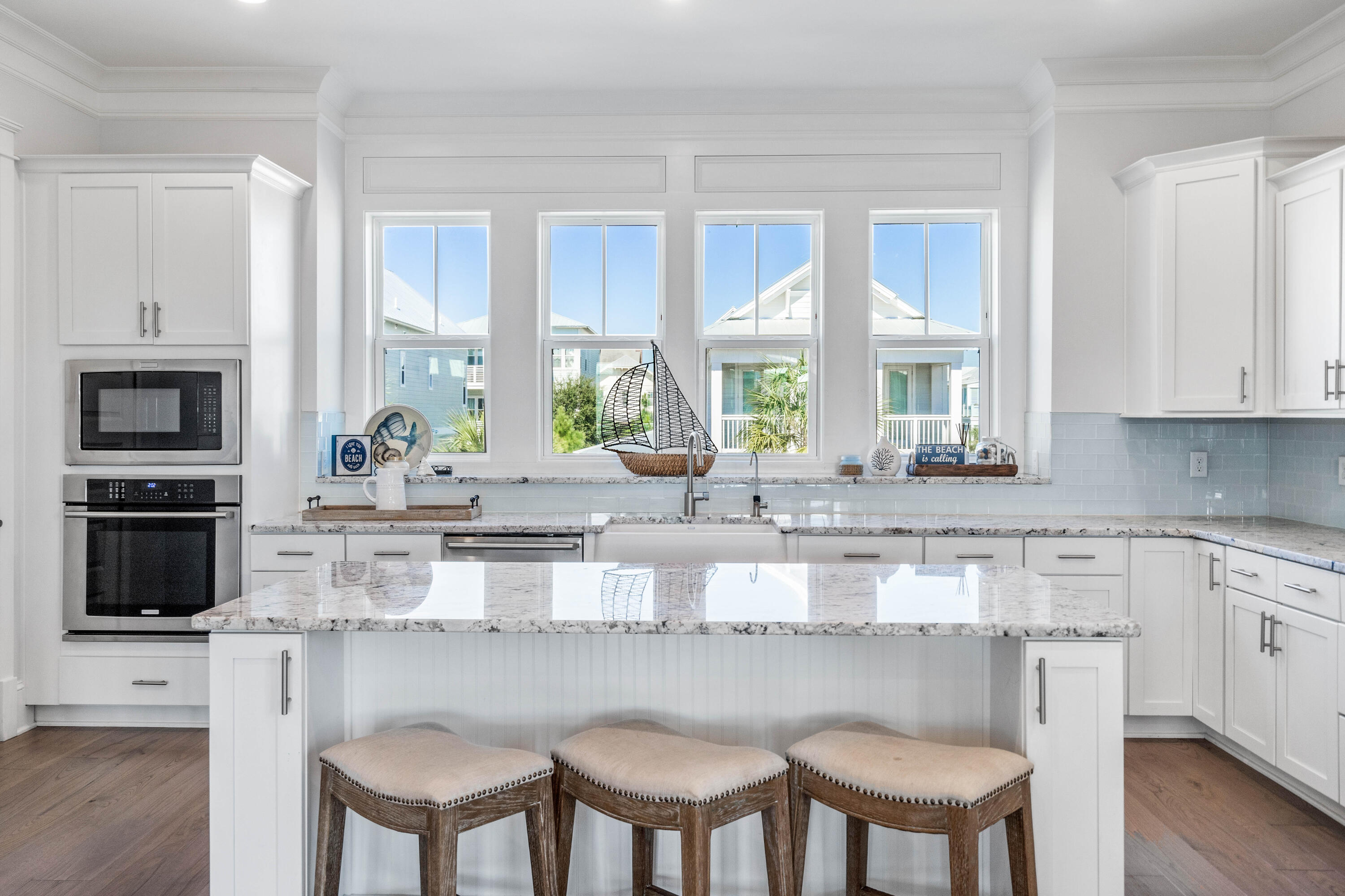 15 W Crabbing Hole Lane