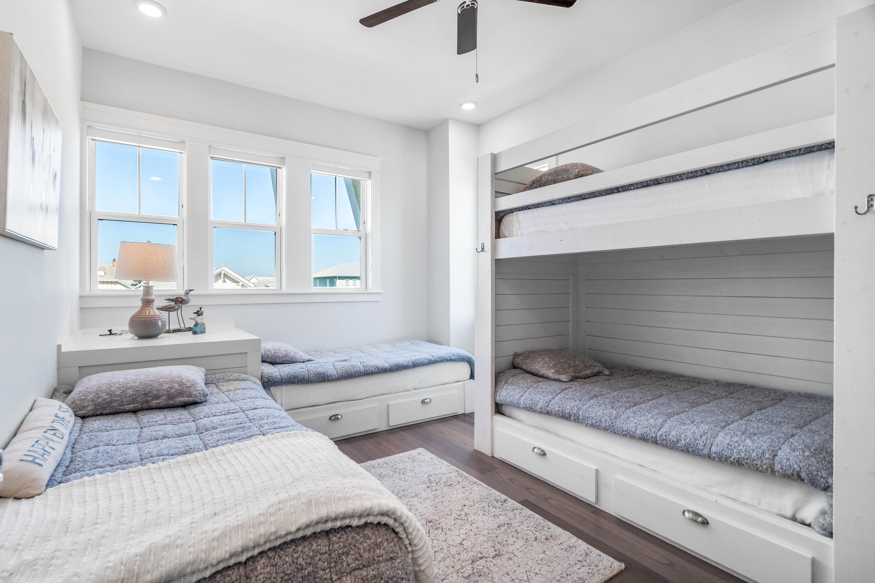 15 W Crabbing Hole Lane