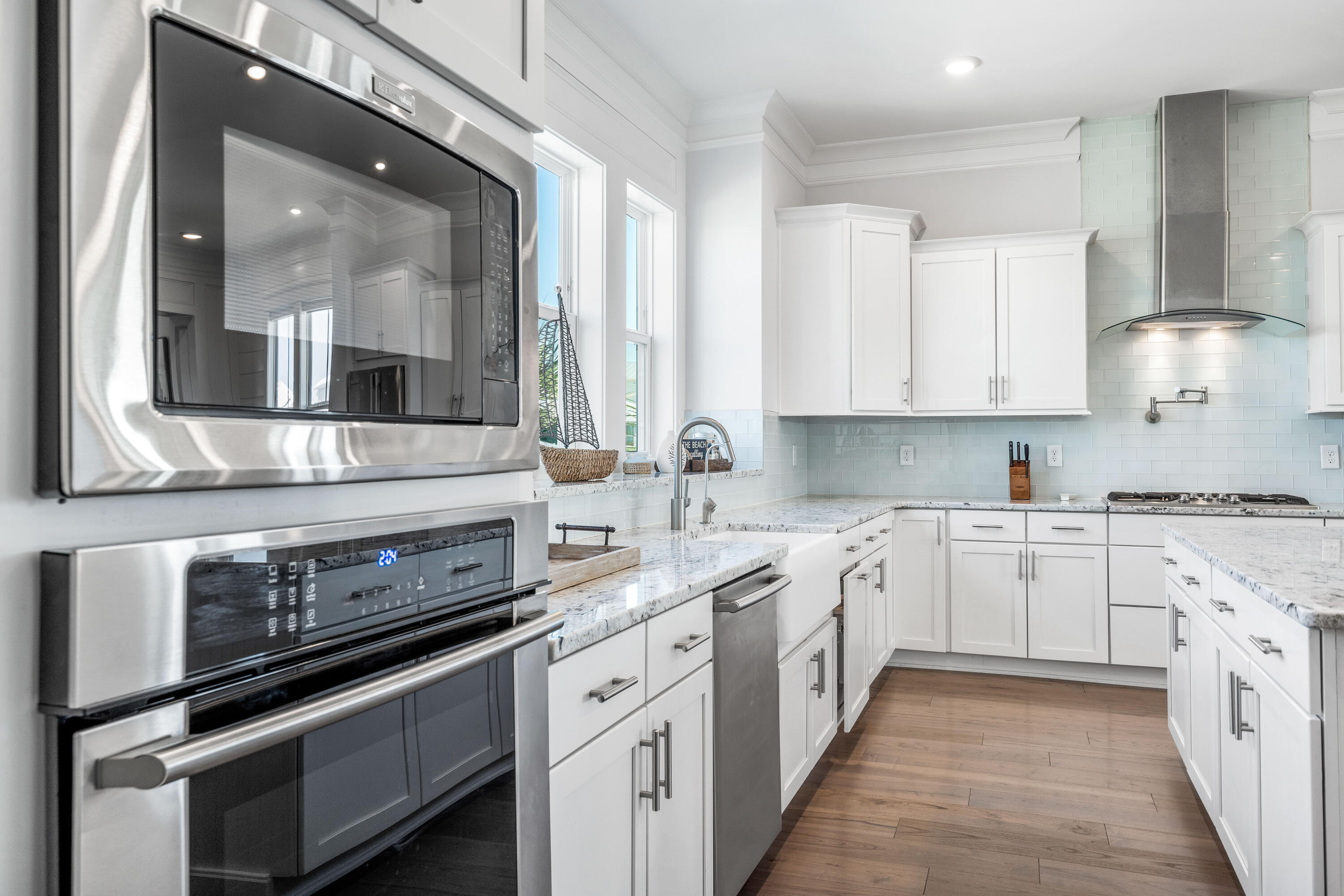 15 W Crabbing Hole Lane