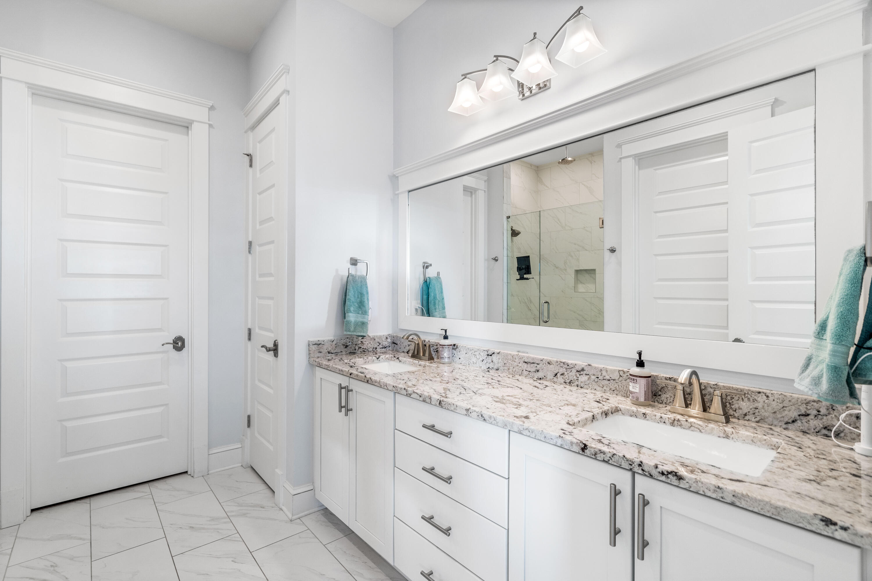 15 W Crabbing Hole Lane