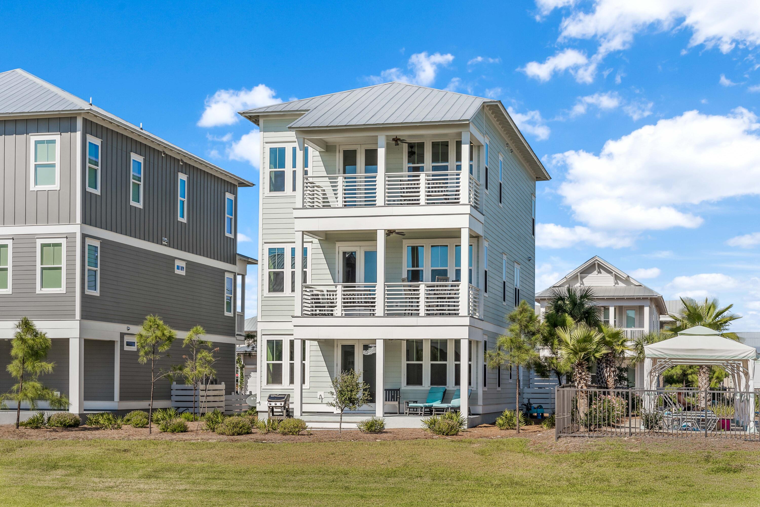 15 W Crabbing Hole Lane