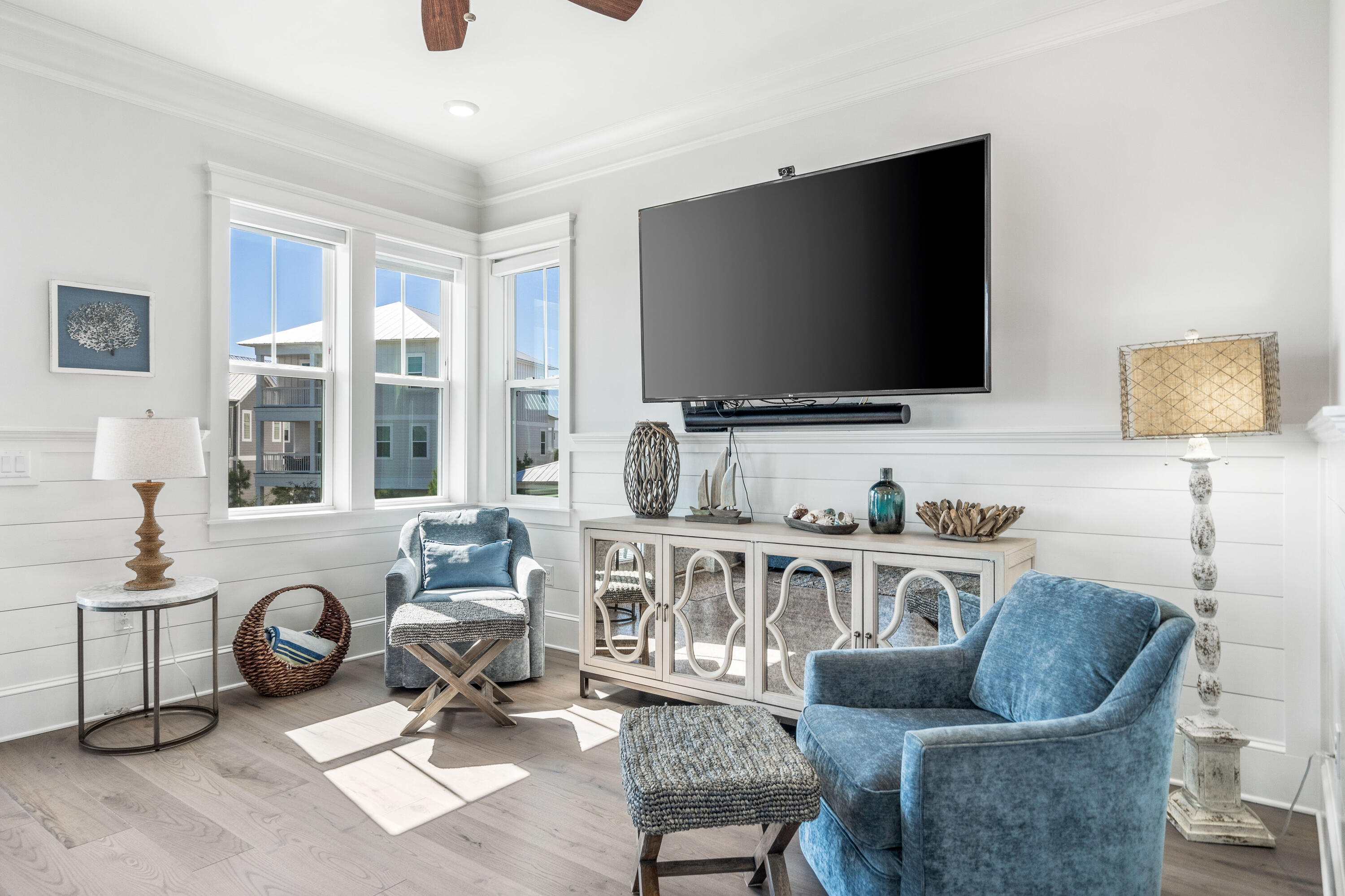 15 W Crabbing Hole Lane