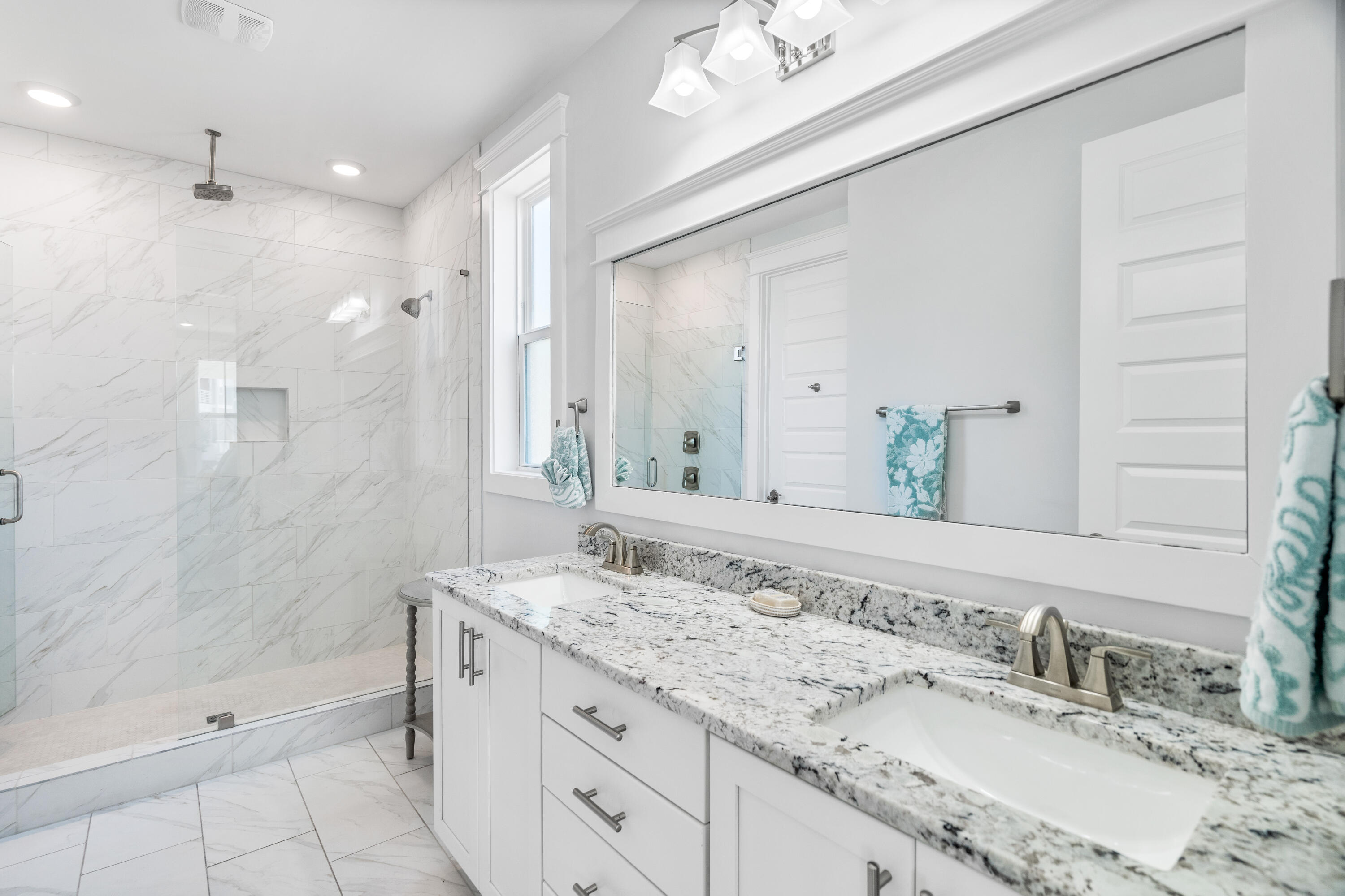 15 W Crabbing Hole Lane