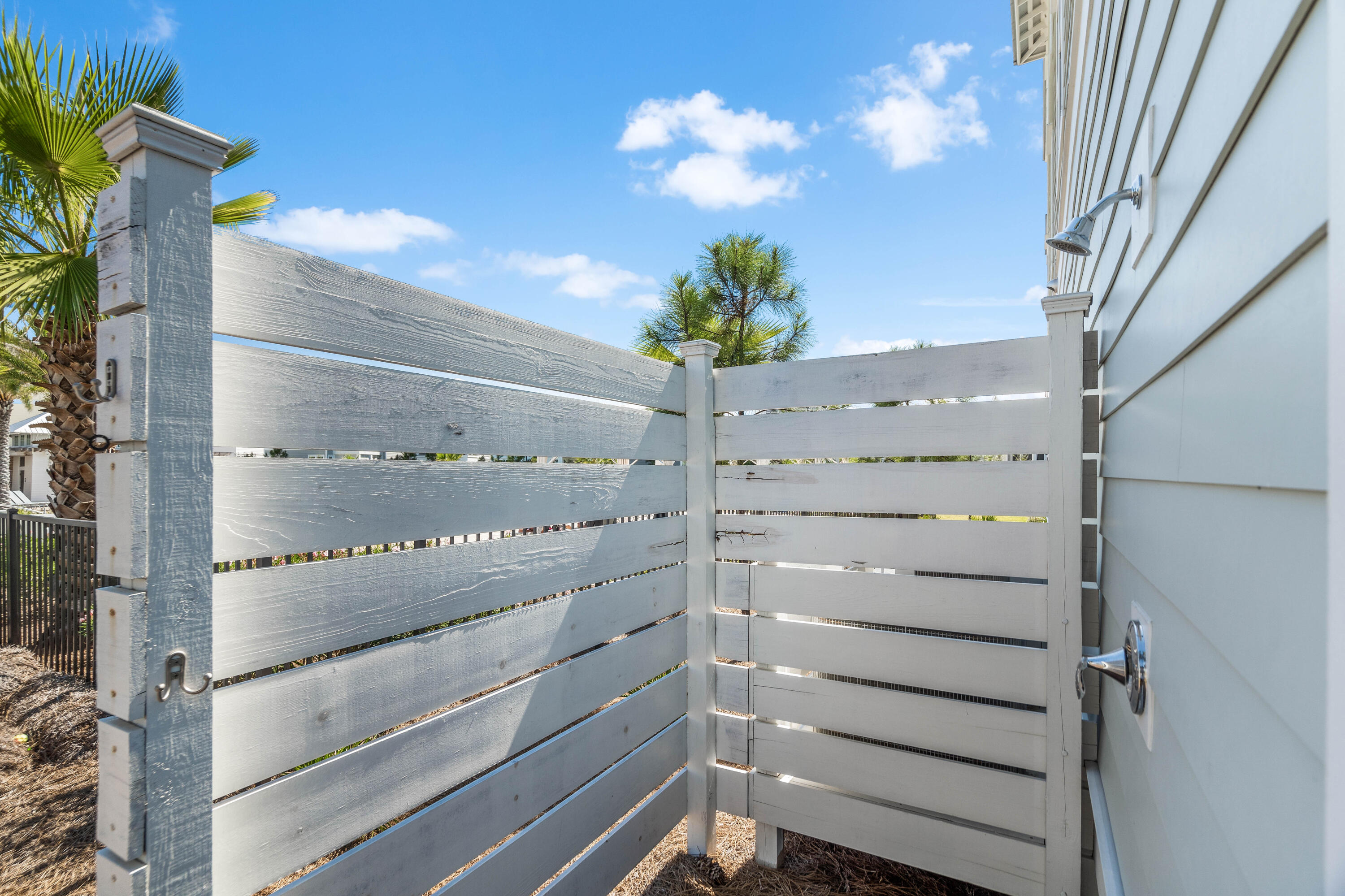 15 W Crabbing Hole Lane