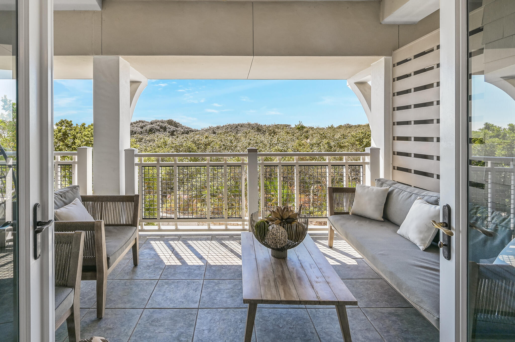 37 S Compass Point Way