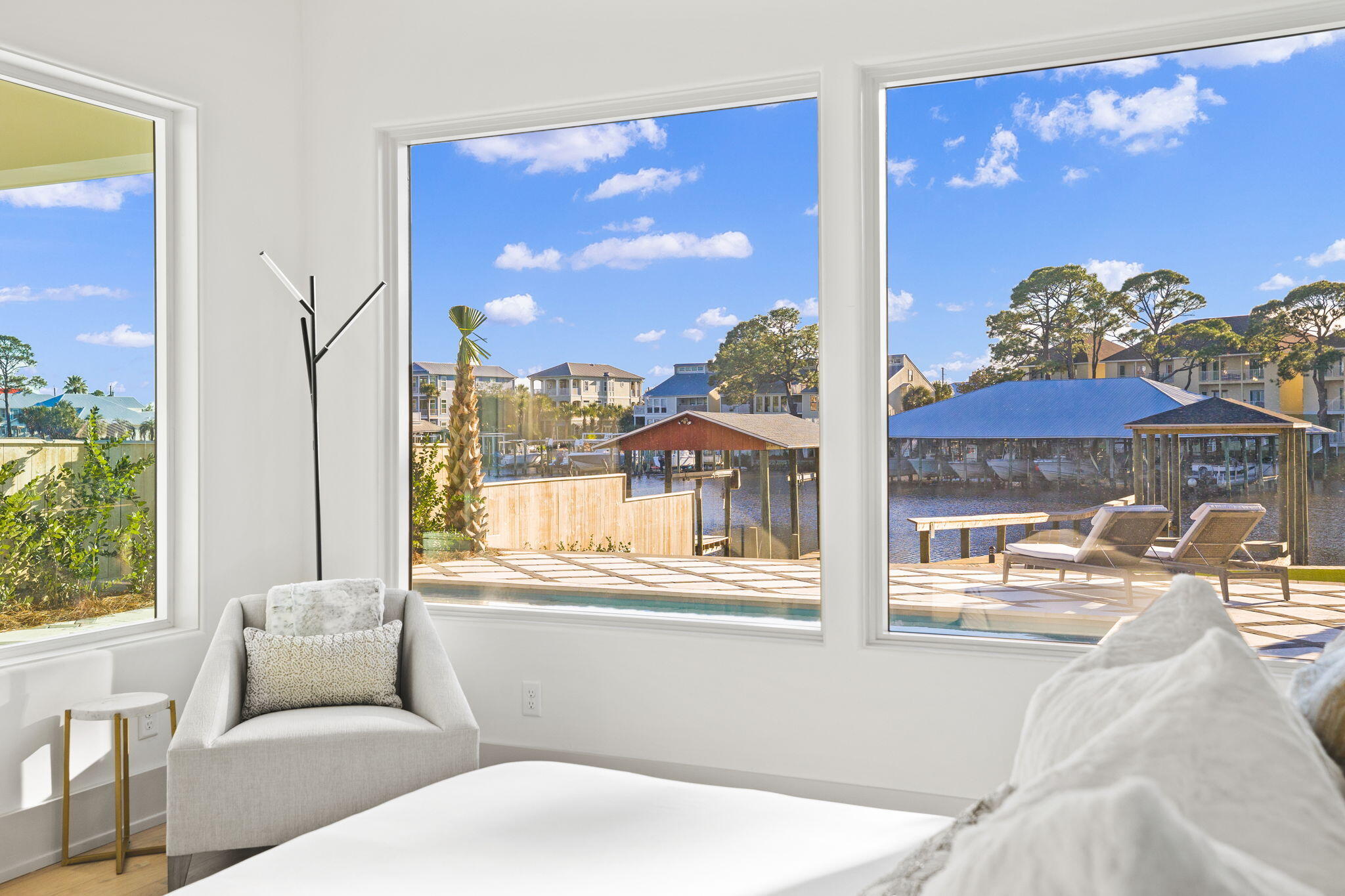 8747 N North Lagoon Drive