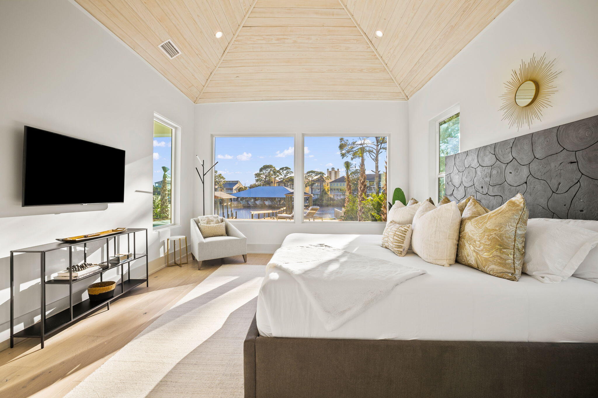 8747 N North Lagoon Drive