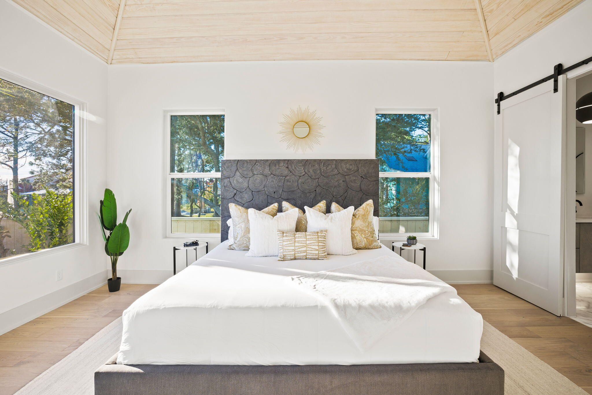 8747 N North Lagoon Drive