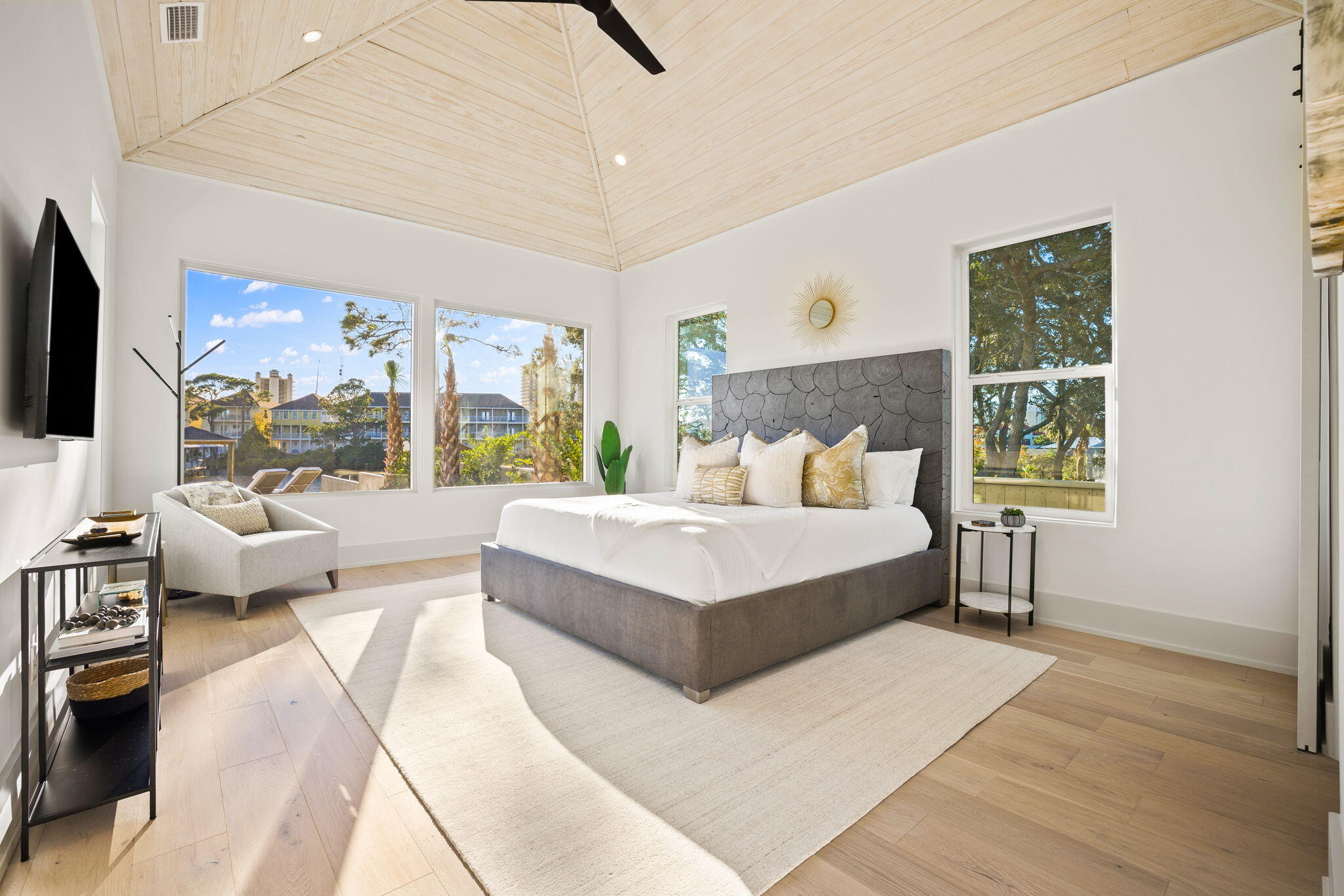 8747 N North Lagoon Drive