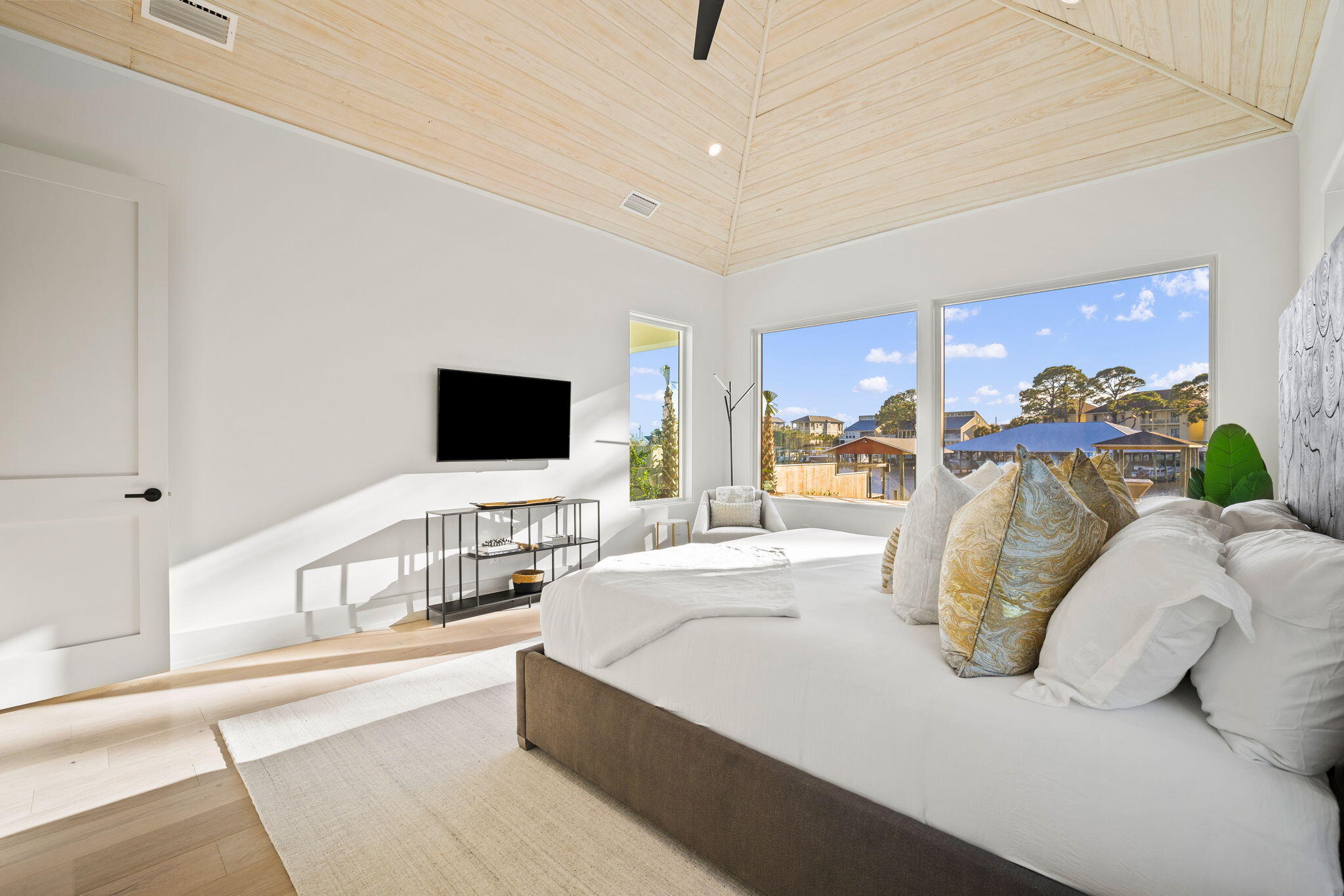 8747 N North Lagoon Drive