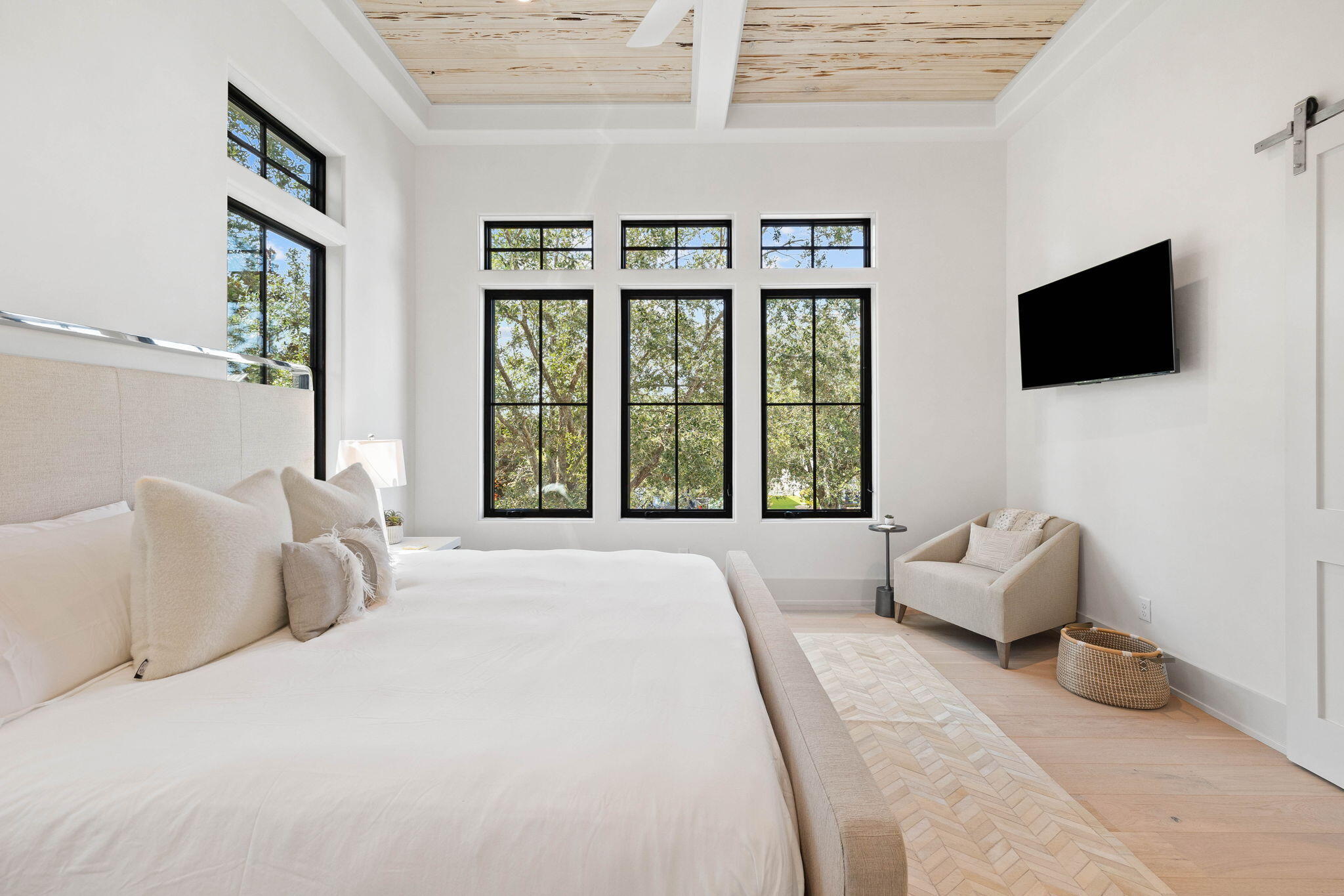 91 S Grande Pointe Drive