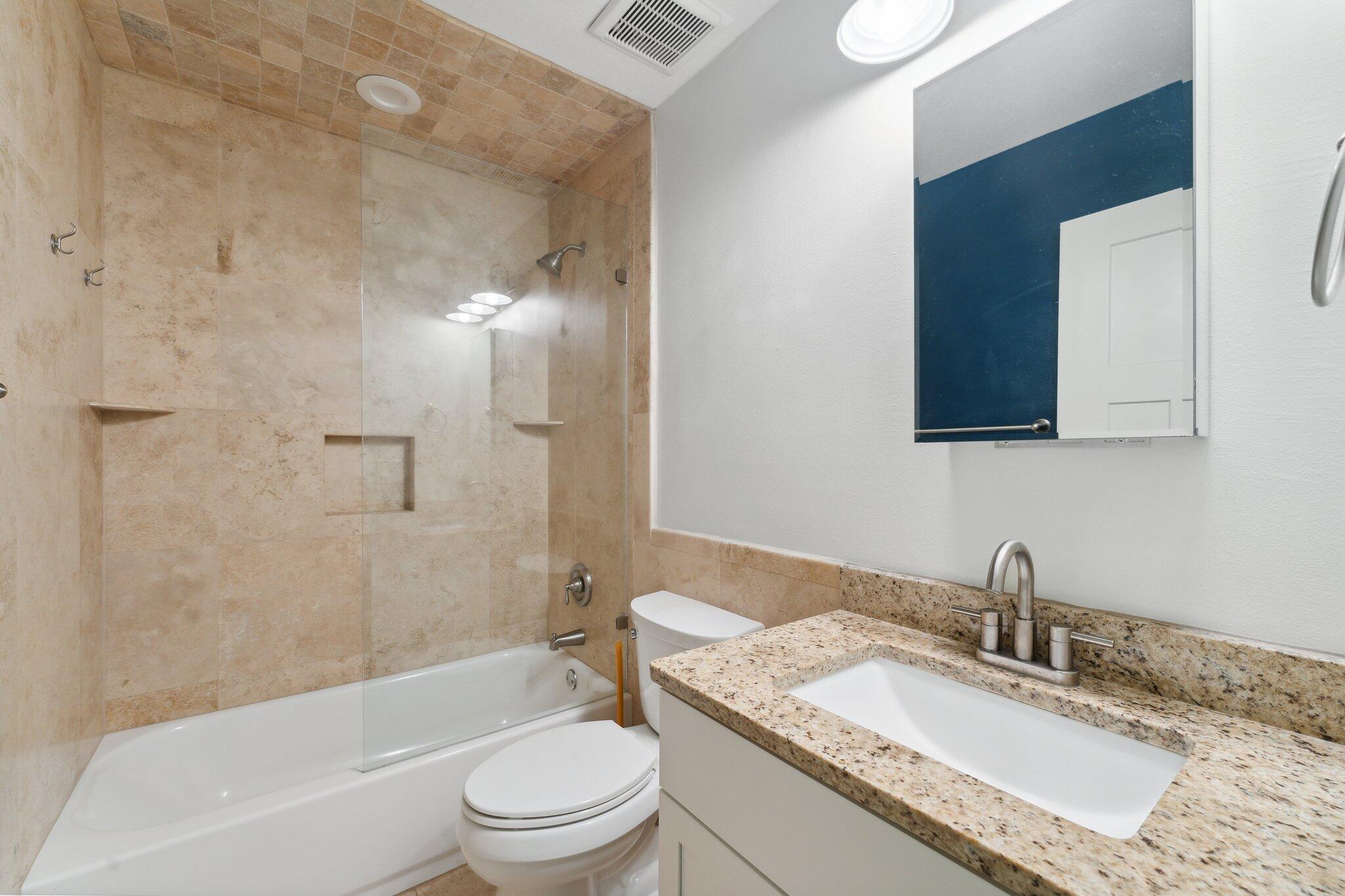 25 Blenheim Lane Unit: APT 3