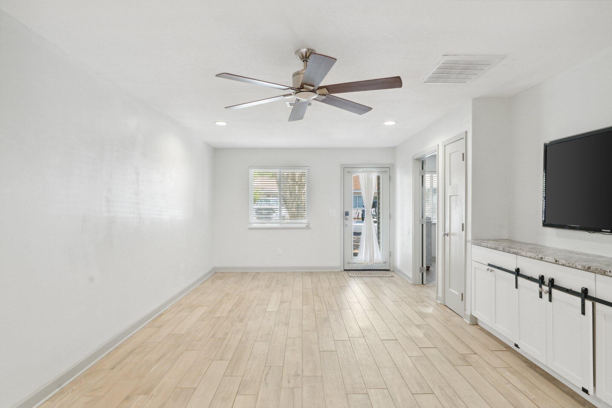 25 Blenheim Lane Unit: APT 3