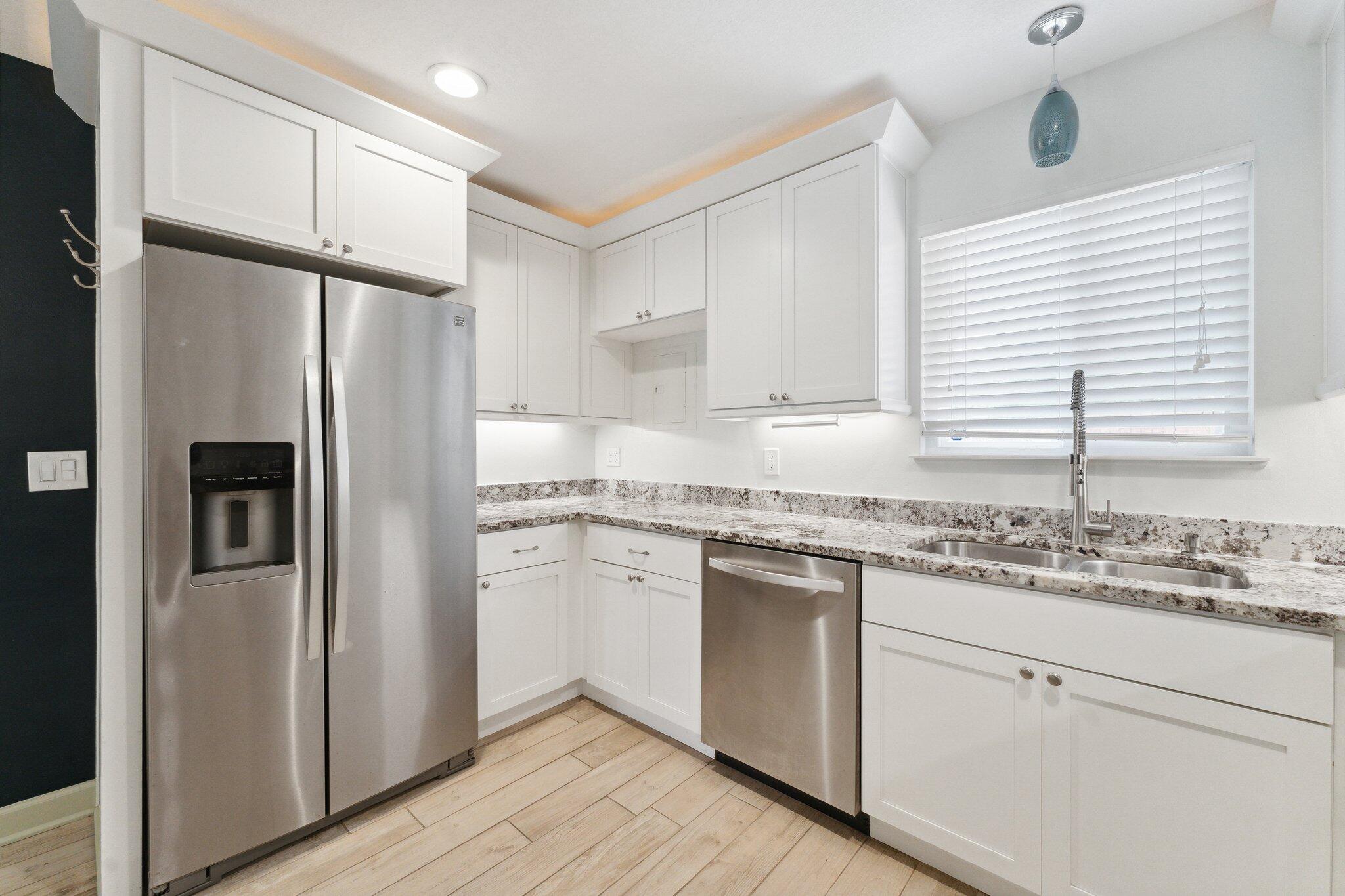 25 Blenheim Lane Unit: APT 3