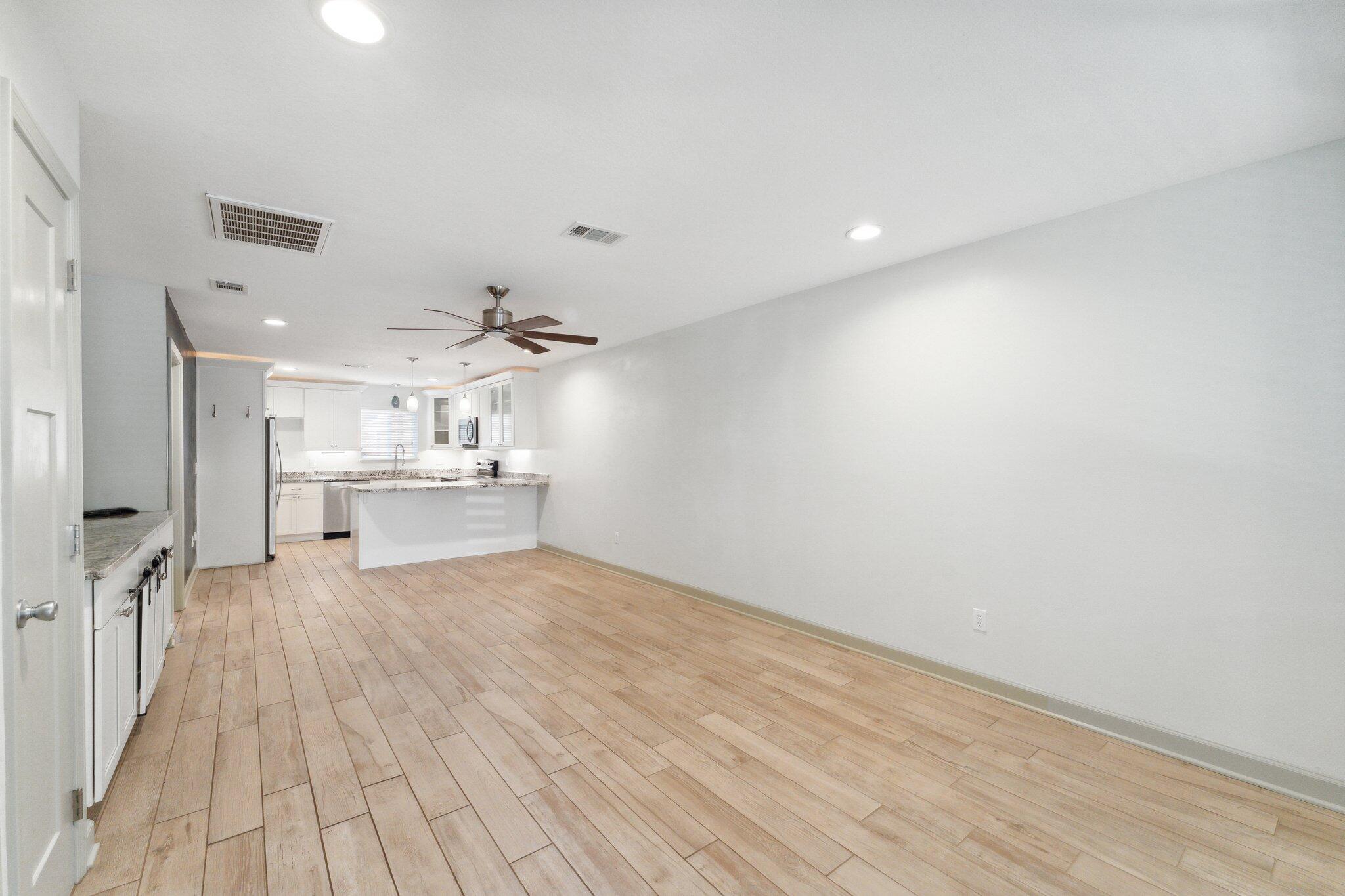 25 Blenheim Lane Unit: APT 3