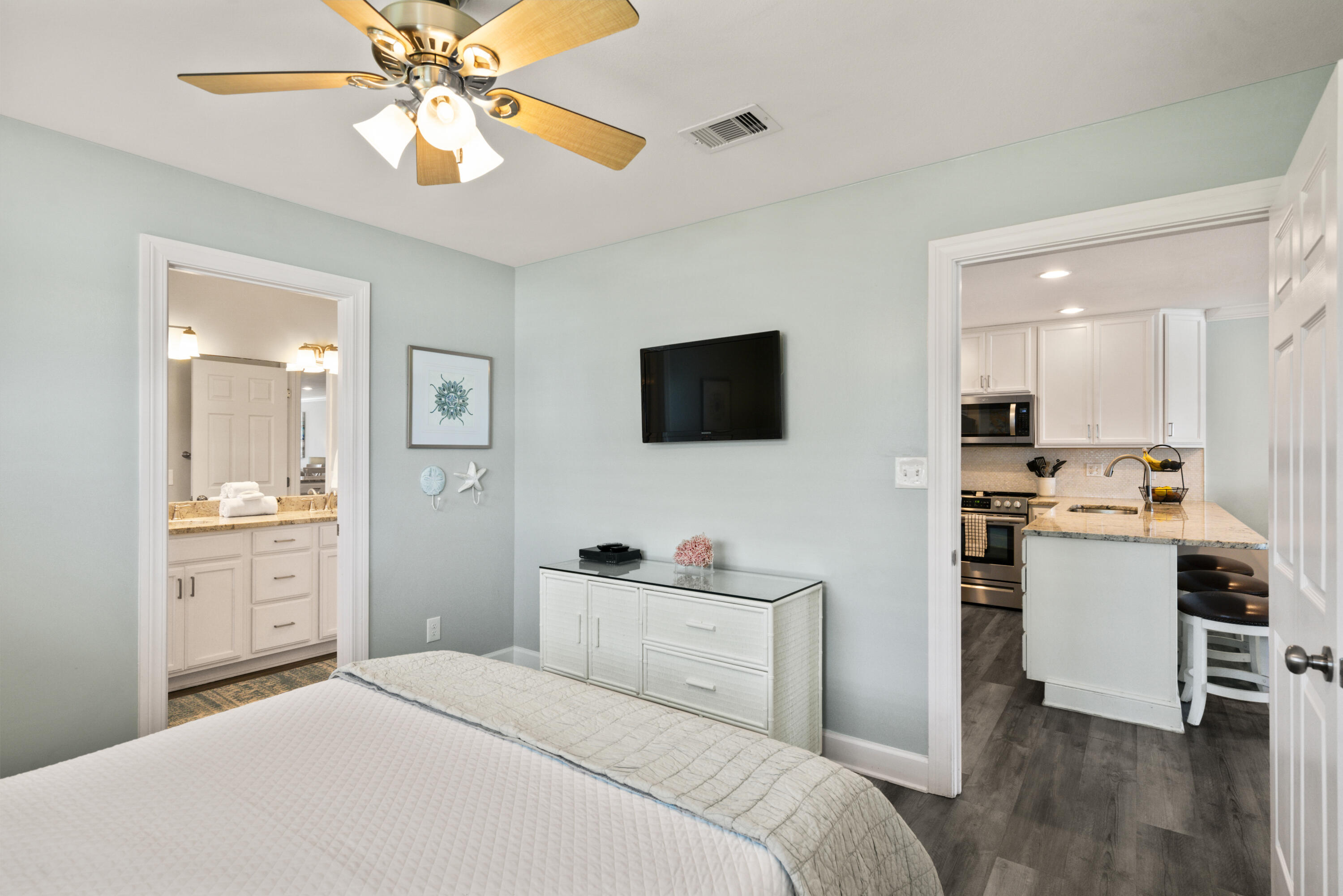 6015 W County Highway 30A, 203