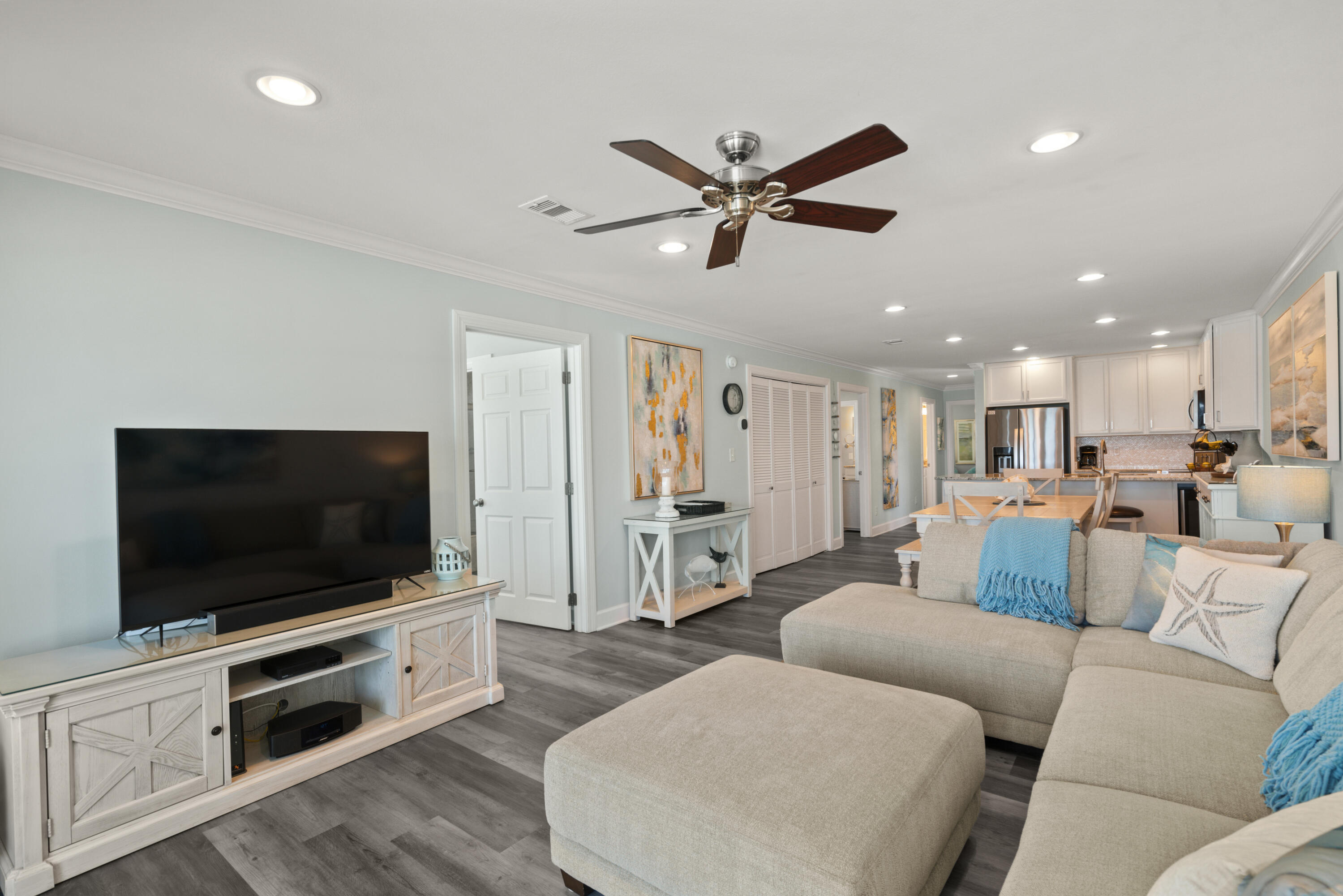 6015 W County Highway 30A, 203