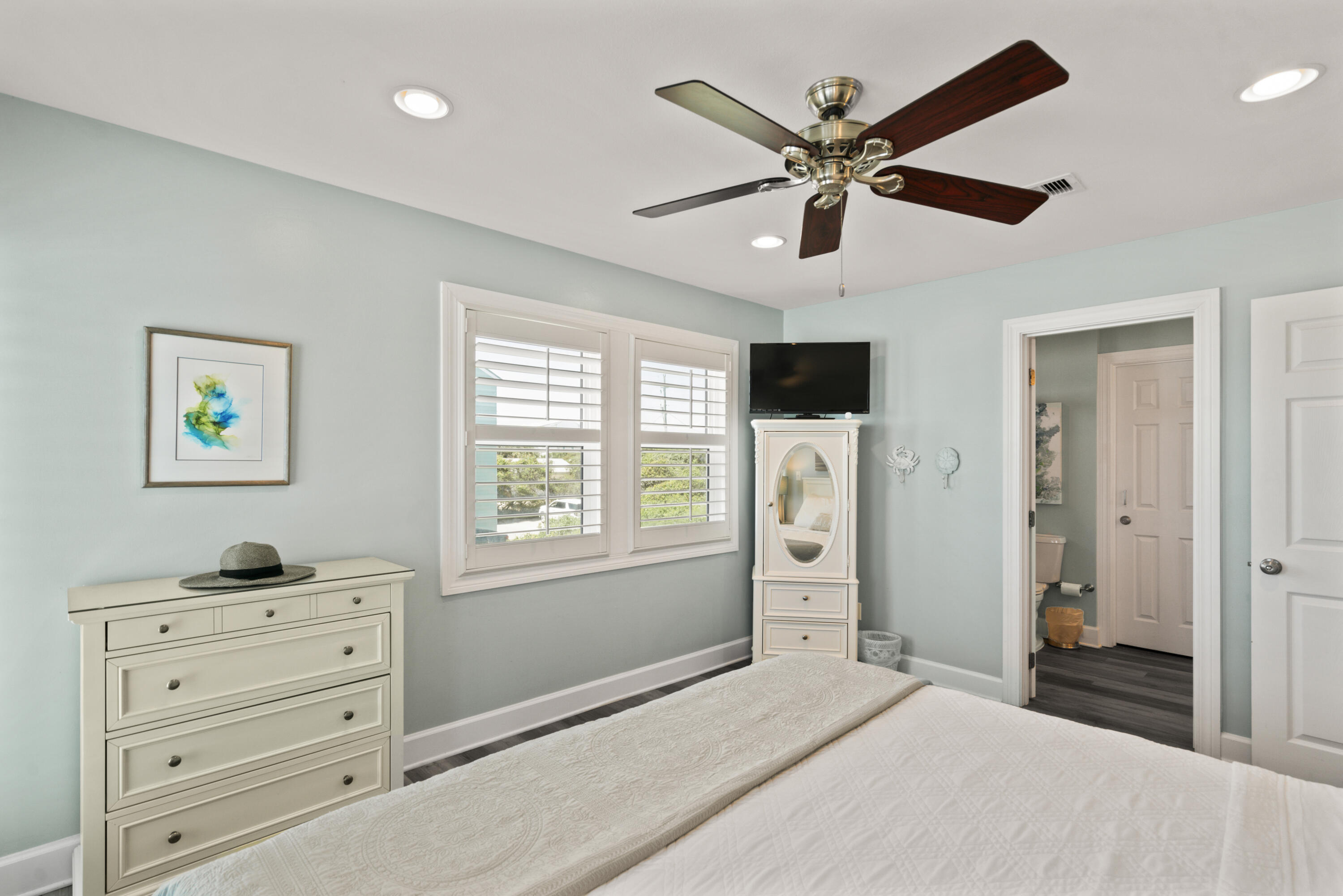 6015 W County Highway 30A, 203