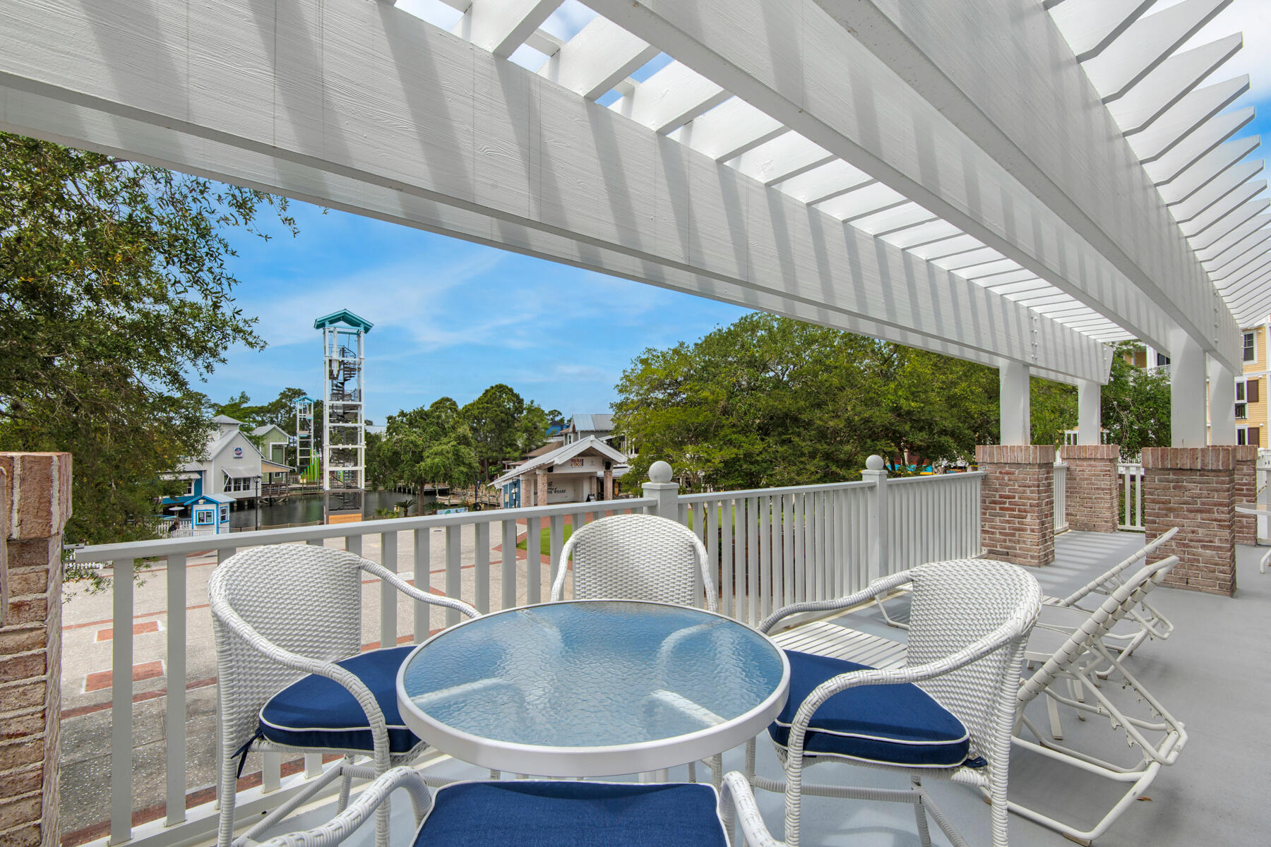 9100 Baytowne Wharf Boulevard, 270/272